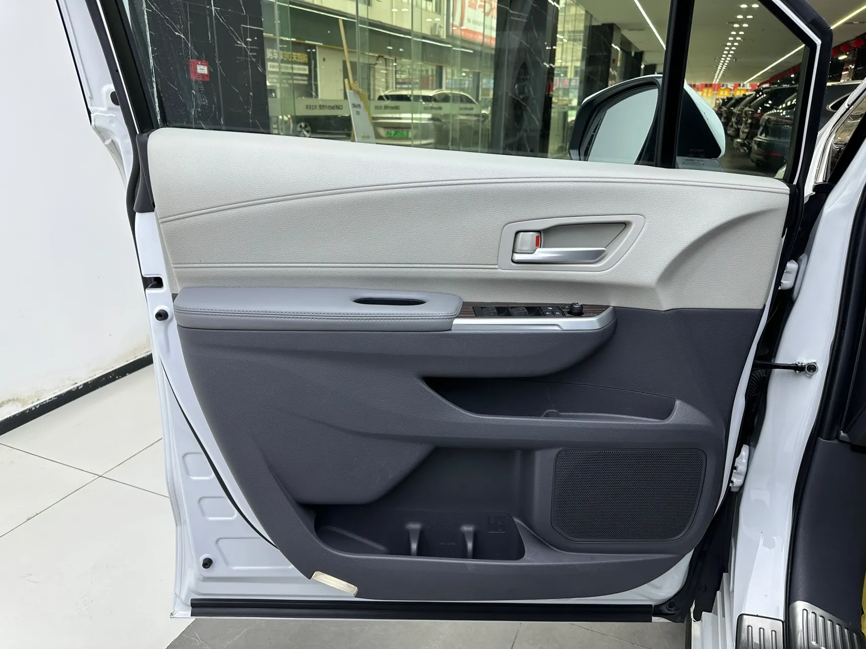 Toyota Sienna, 2023 18