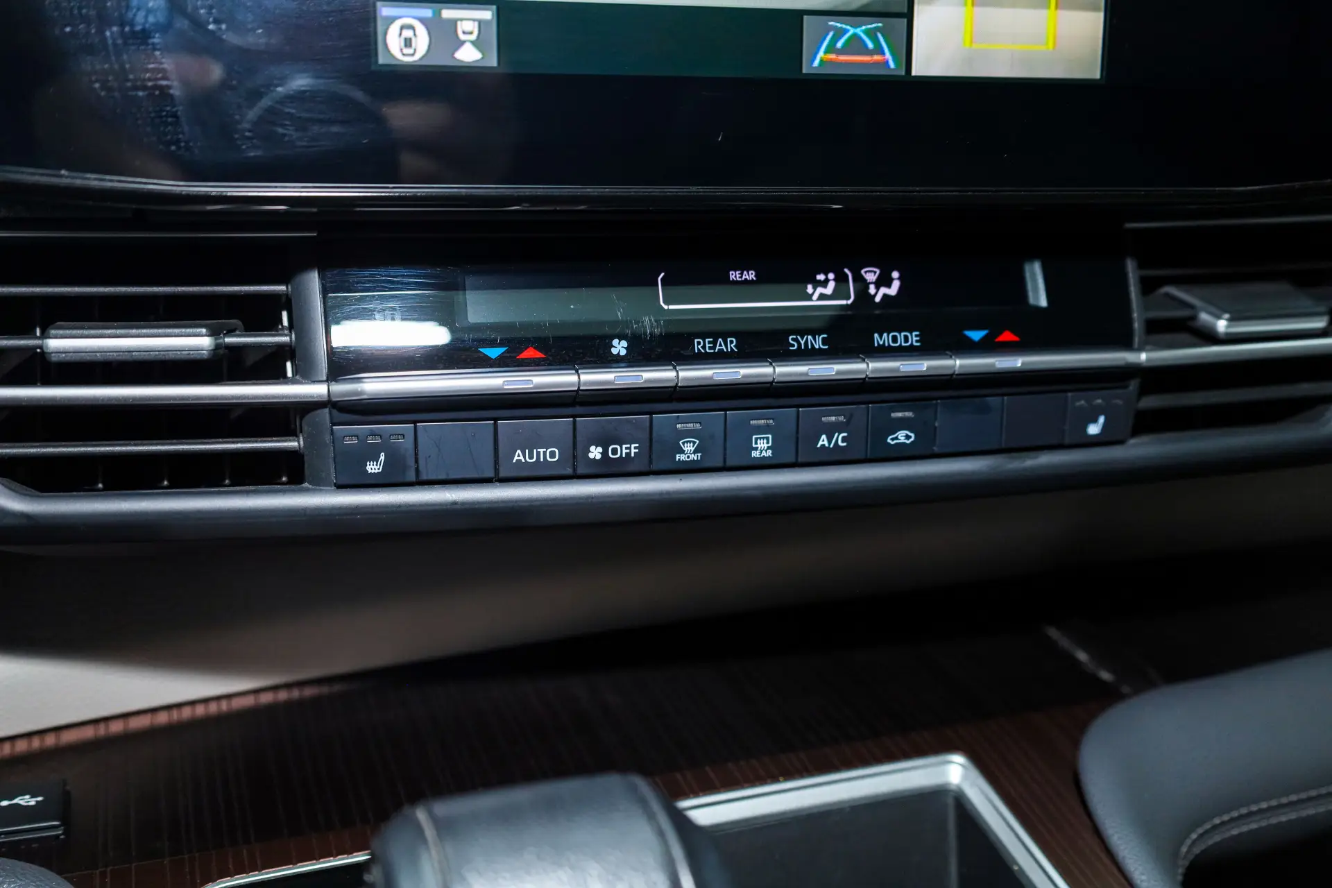 Toyota Granvia, 2023 17