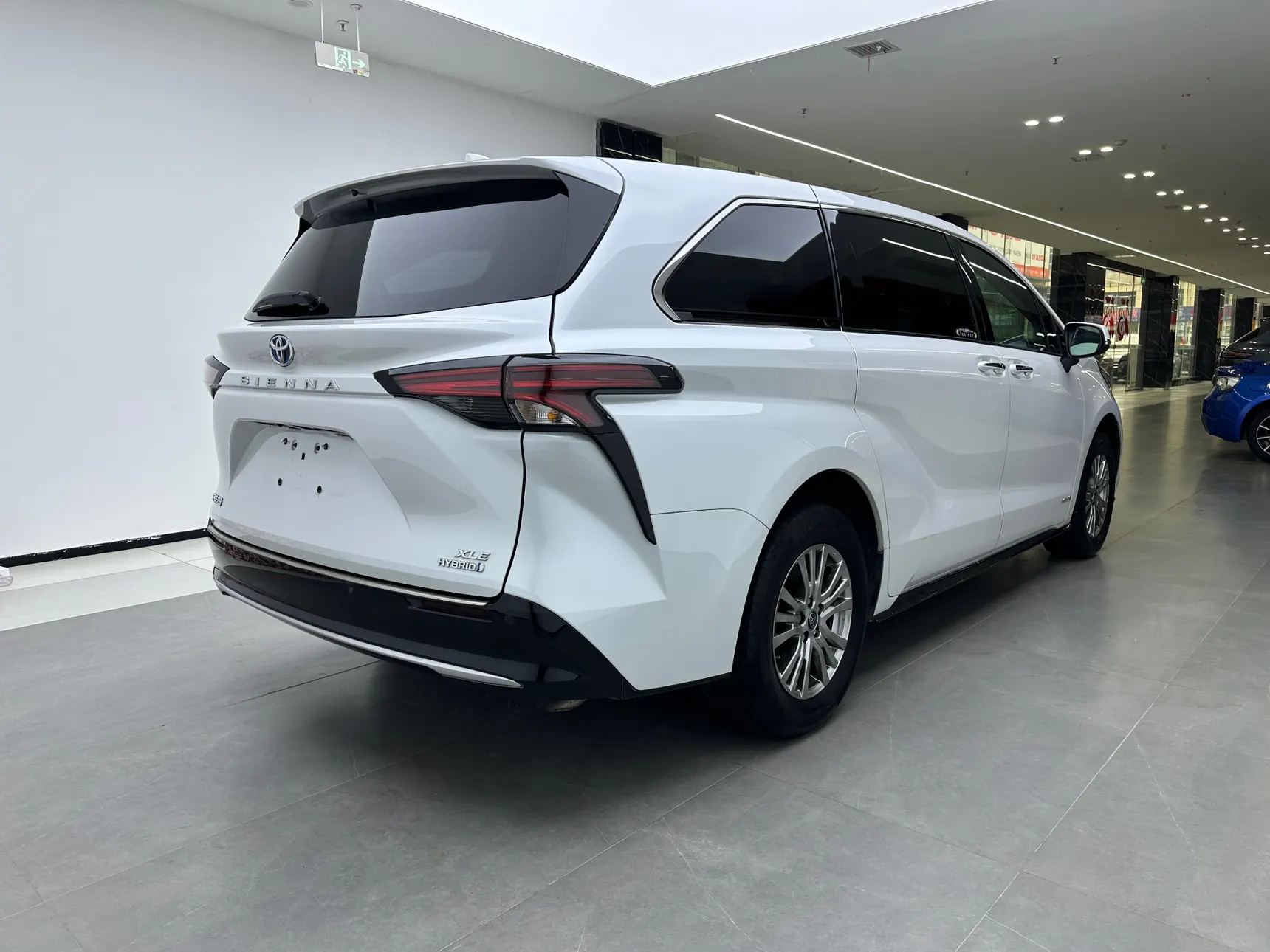Toyota Sienna, 2023 все фото