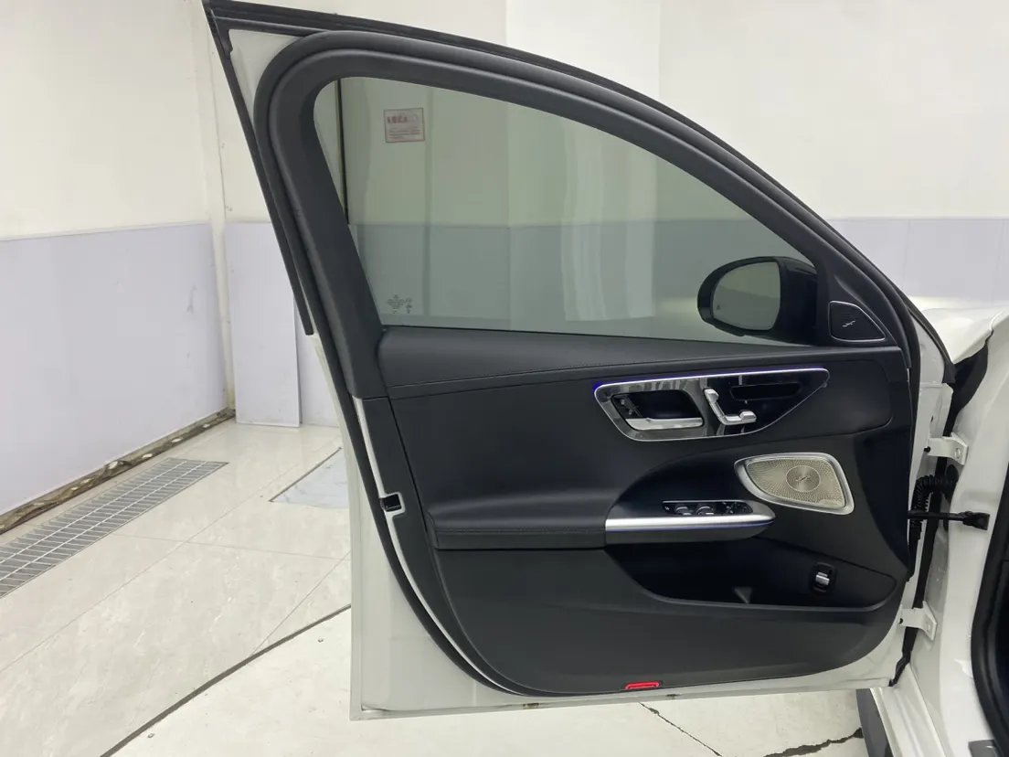 Mercedes-Benz C 260 L, 2025 27