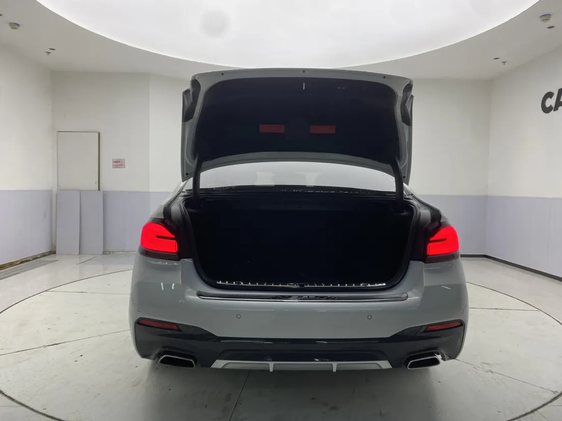 BMW 530Li, 2023 30