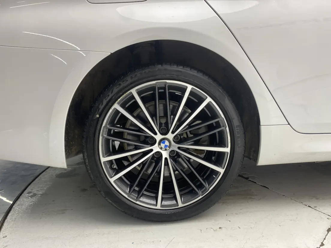 BMW 530Li, 2023 11