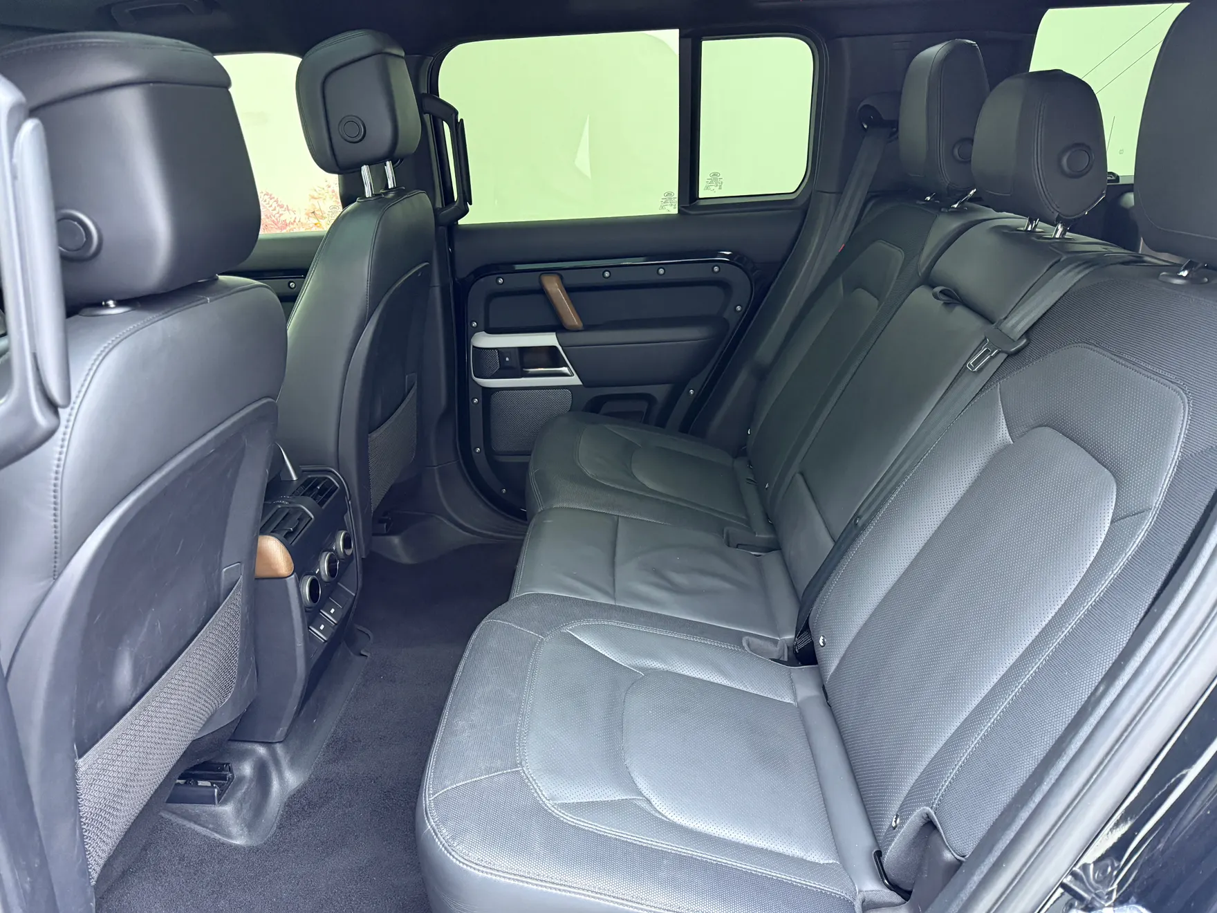 Land Rover Defender, 2023 19