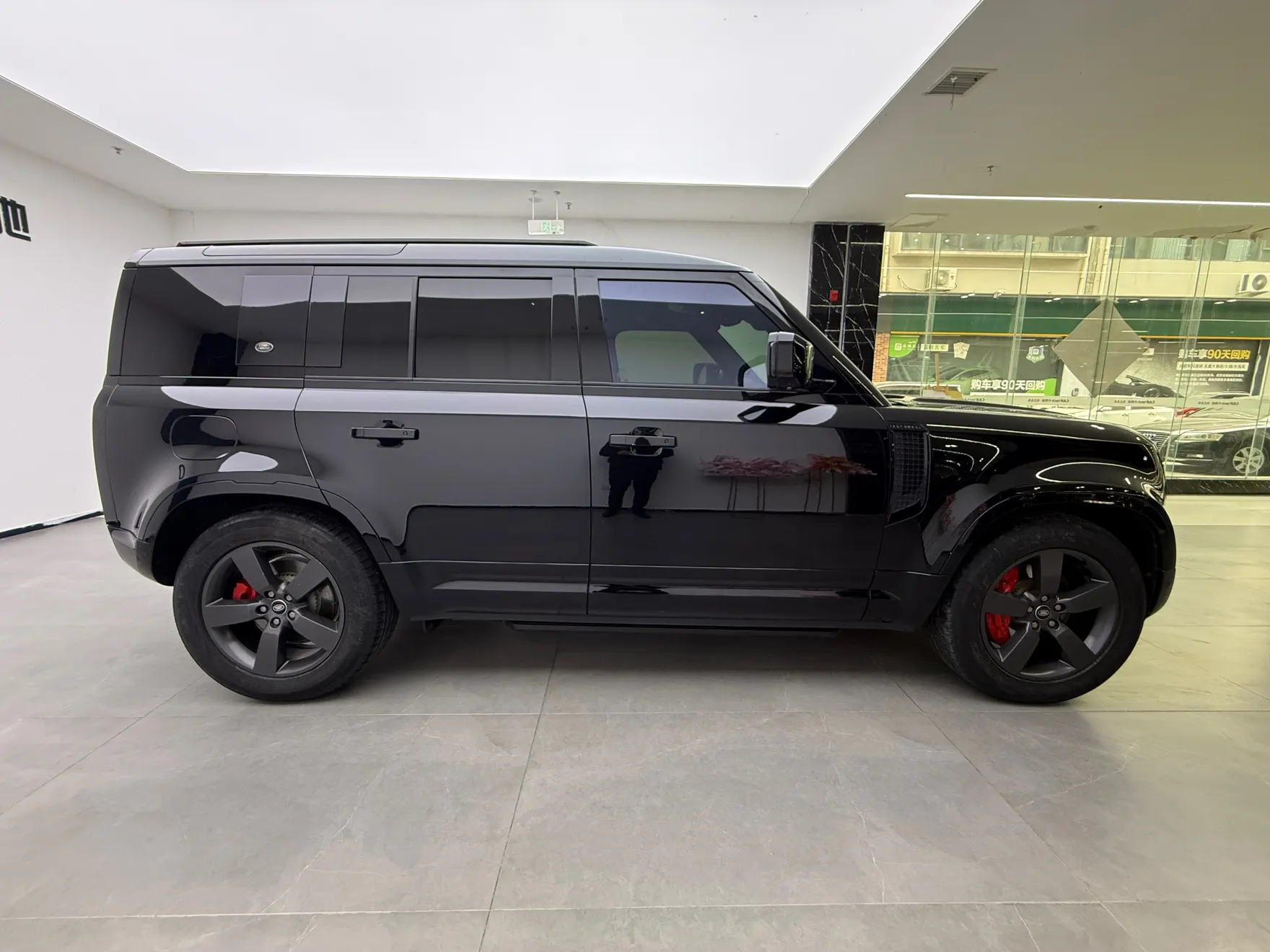 Land Rover Defender, 2023 4