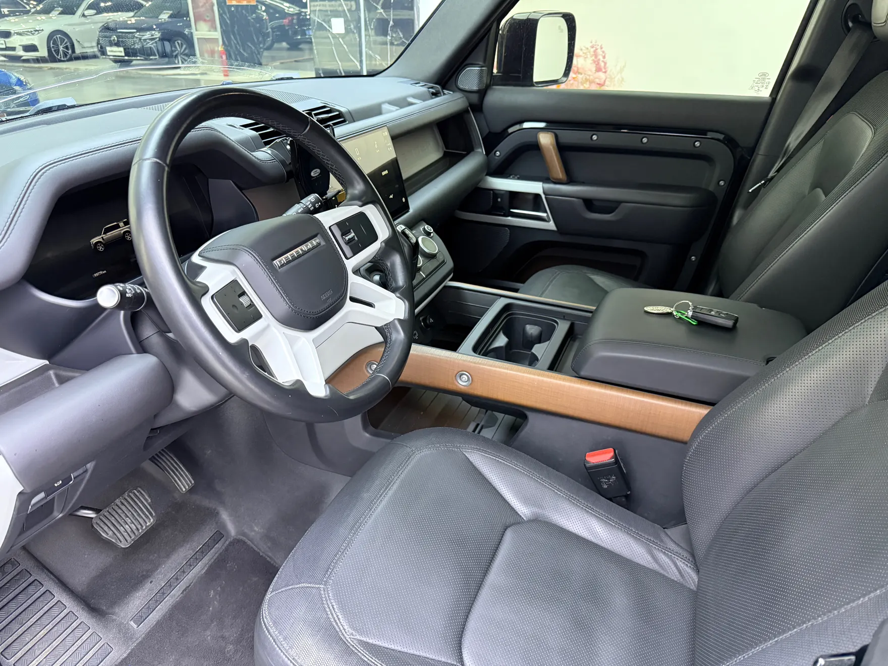 Land Rover Defender, 2023 17