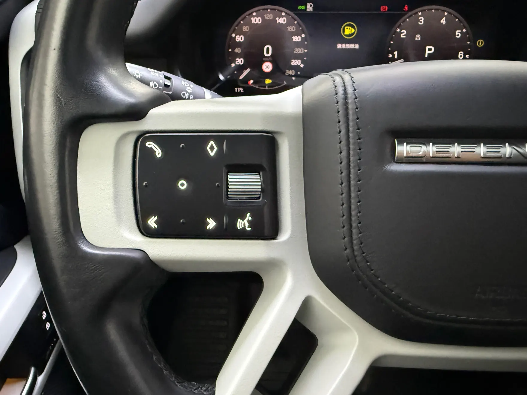 Land Rover Defender, 2023 24