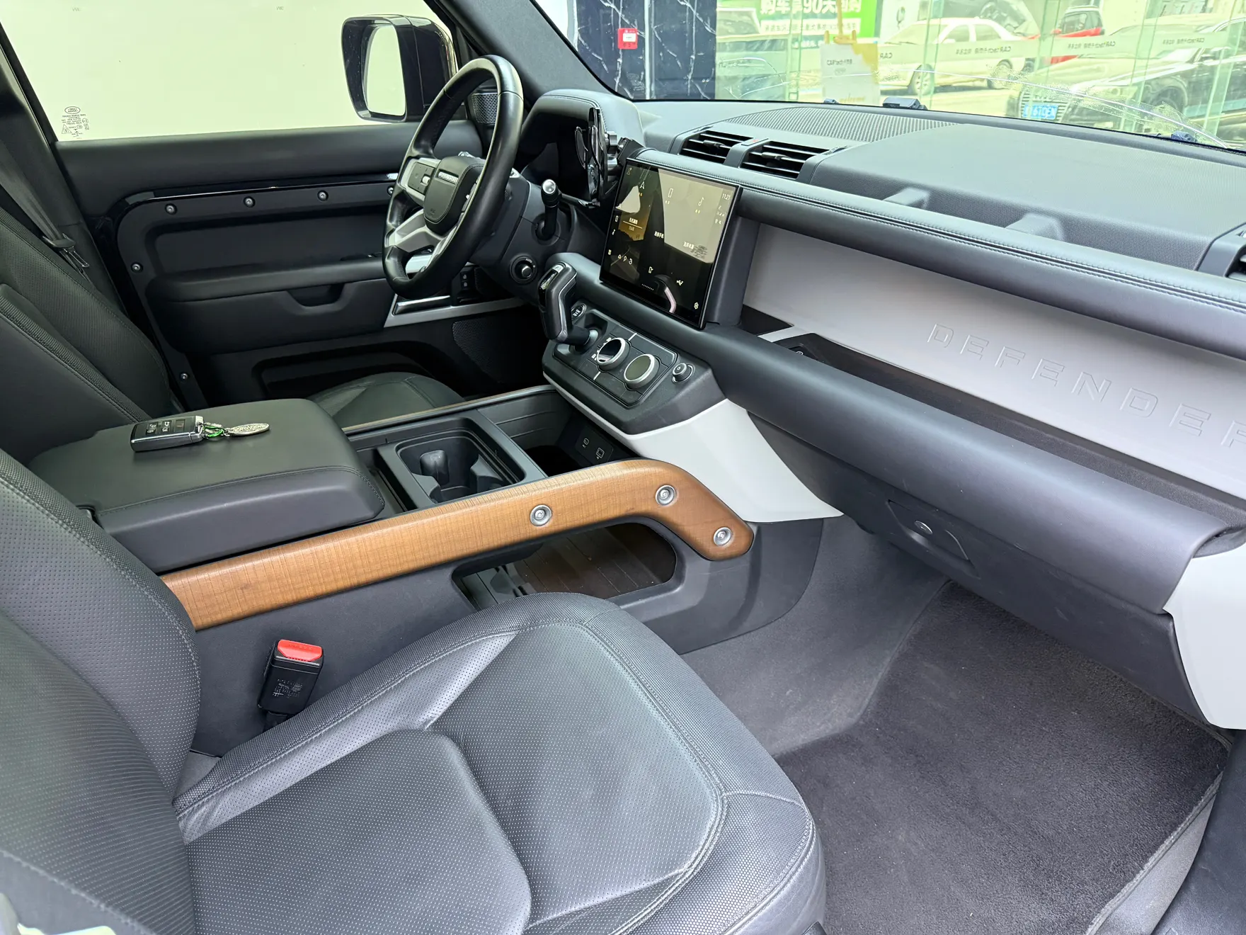 Land Rover Defender, 2023 18