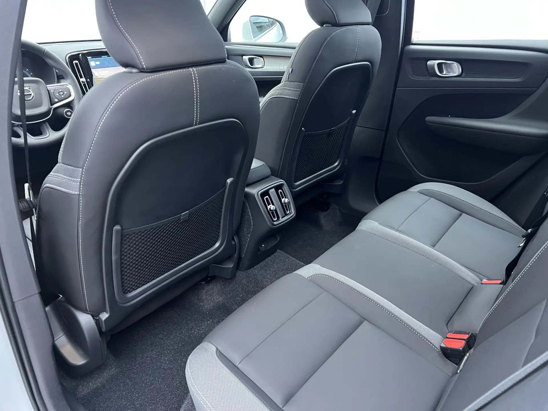 Volvo XC40, 2026 15