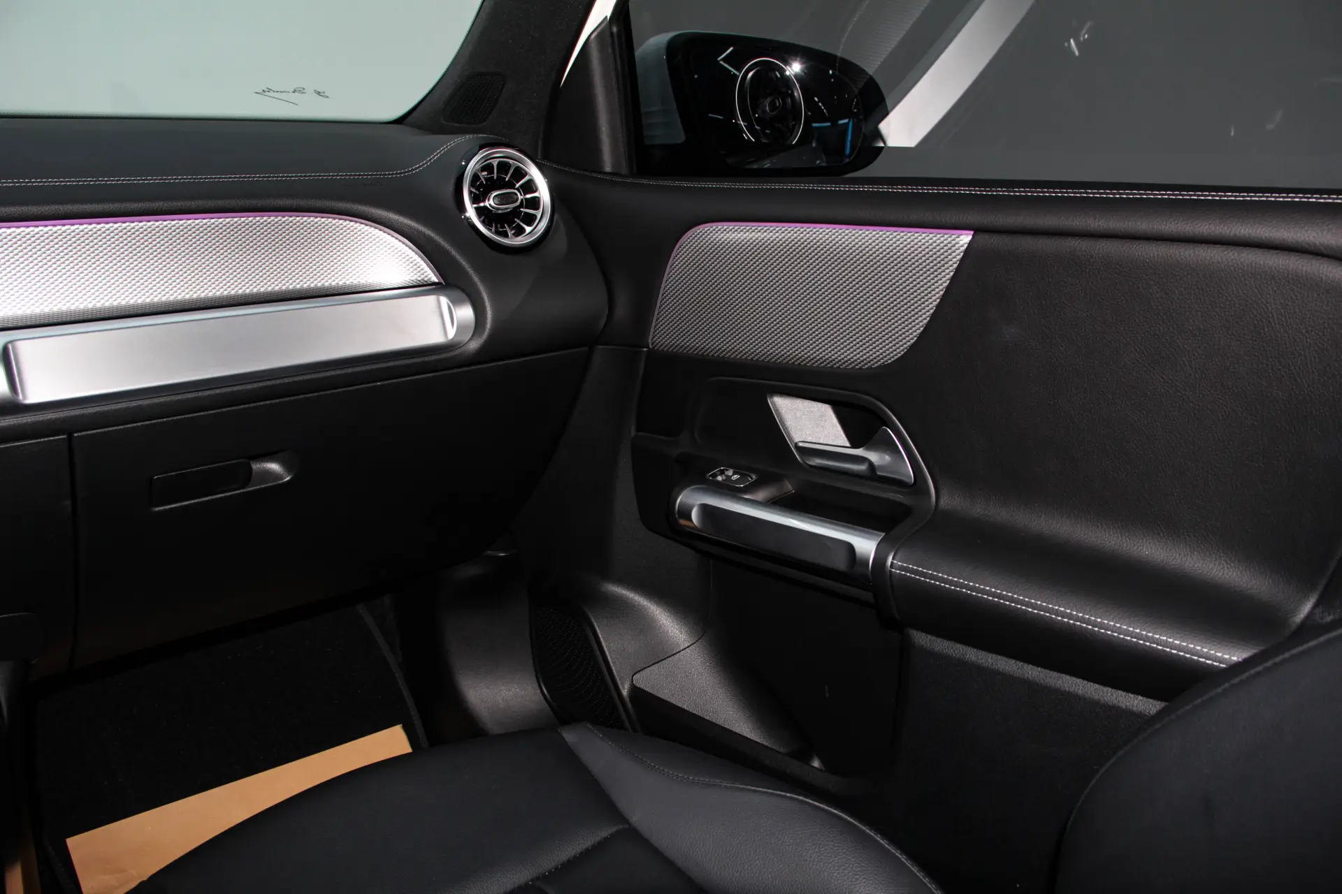 Mercedes-Benz GLB, 2024 21