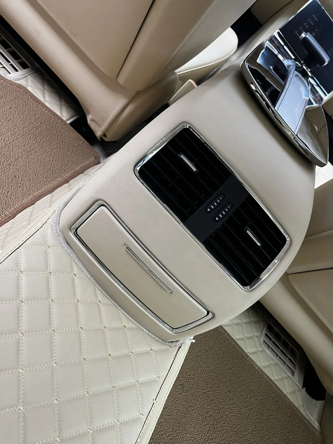 Hongqi L5, 2025 15