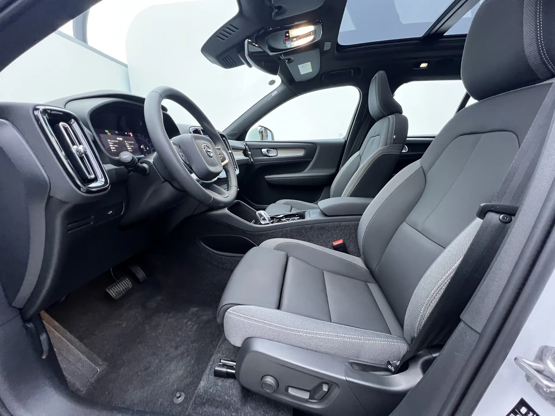 Volvo XC40, 2026 11