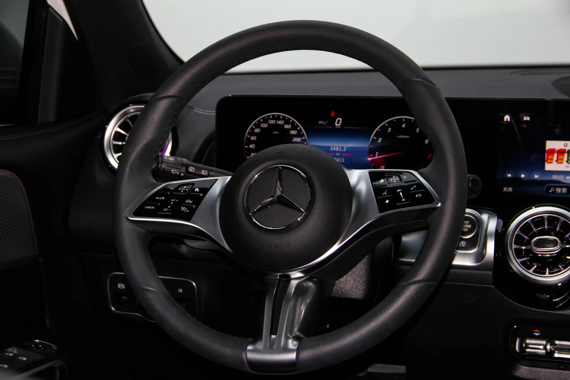 Mercedes-Benz GLB, 2024 27