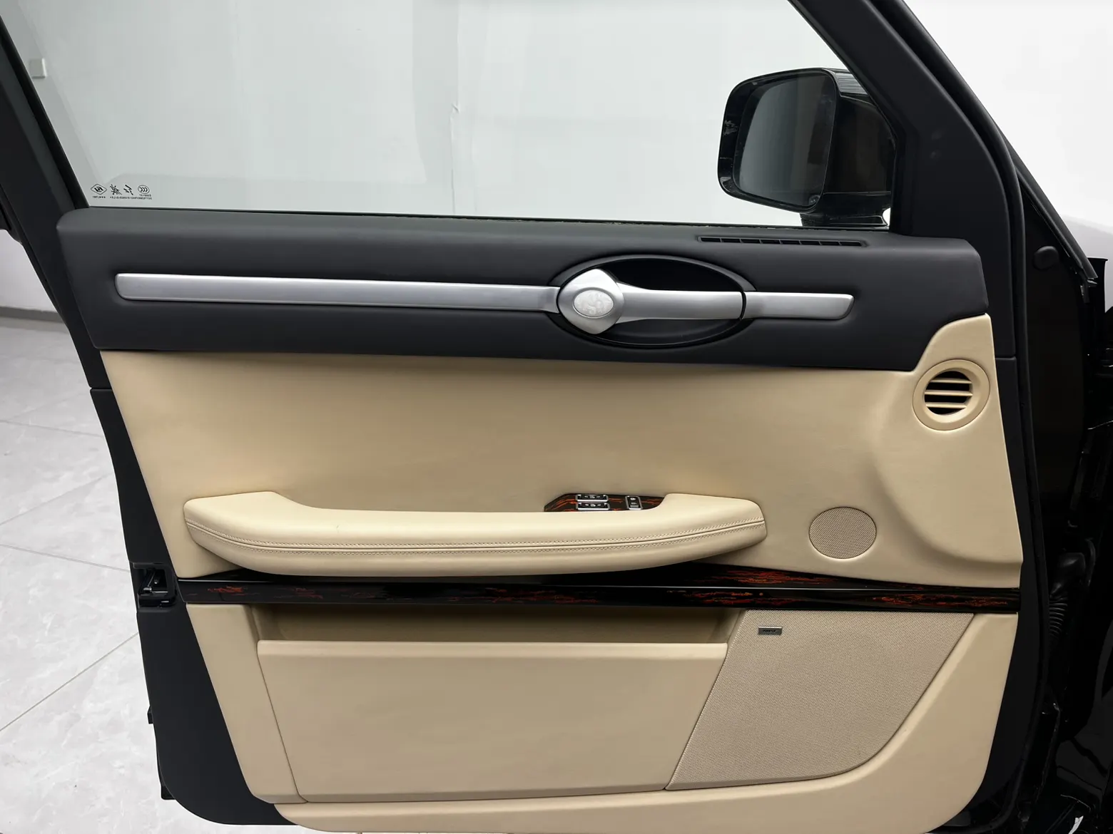 Hongqi L5, 2025 10