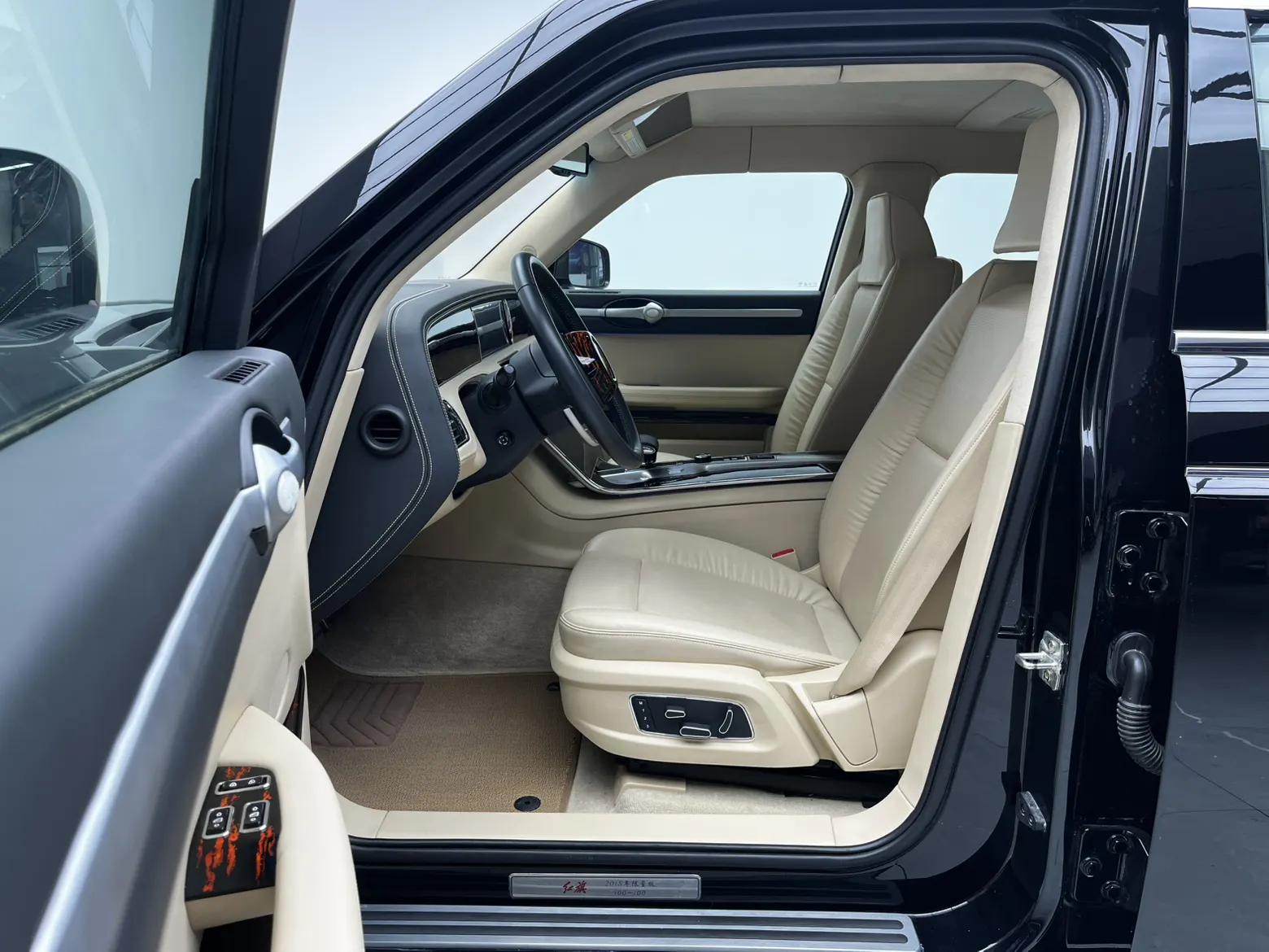 Hongqi L5, 2025 11
