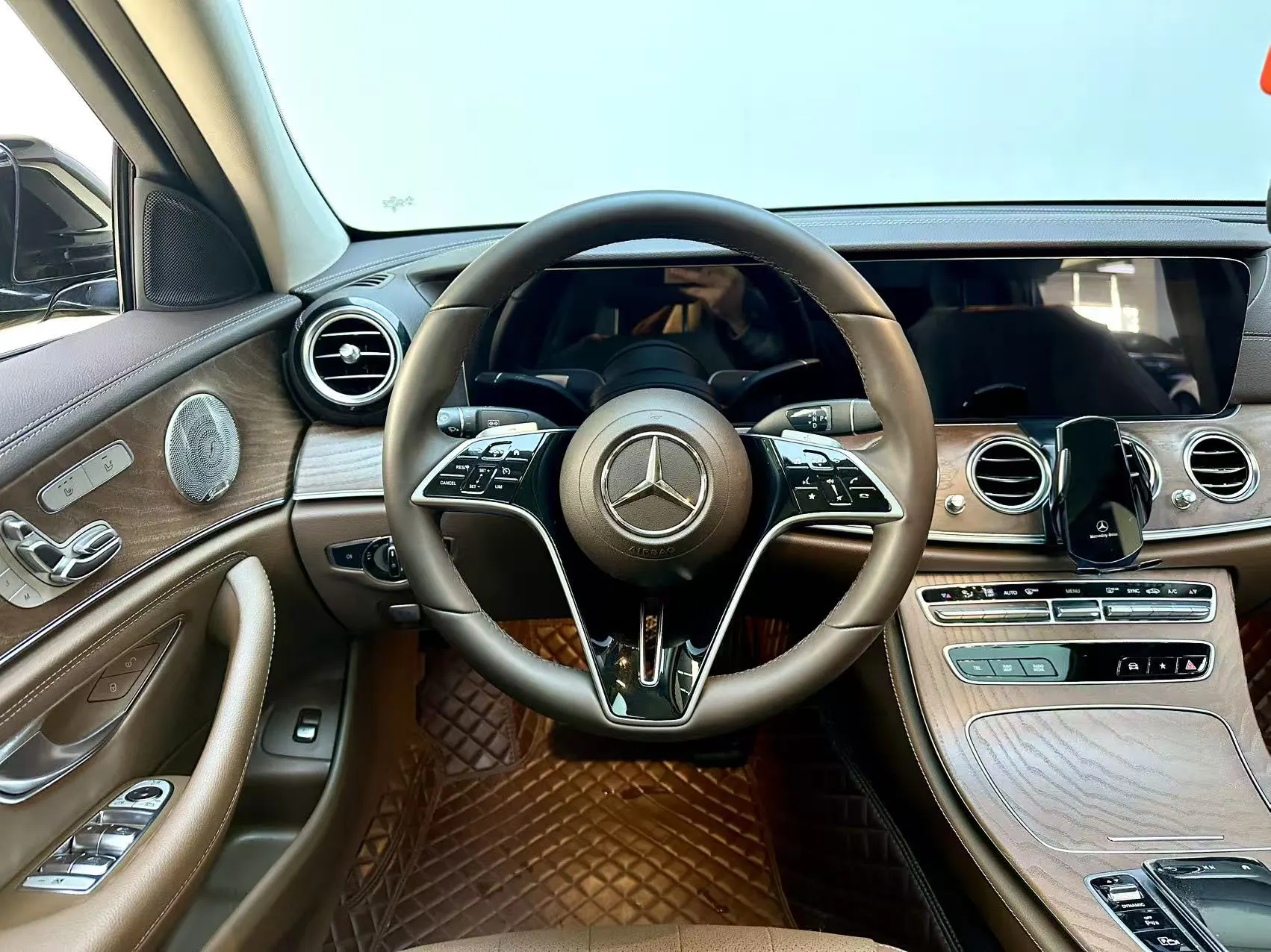 Mercedes-Benz E 300 L, 2023 17