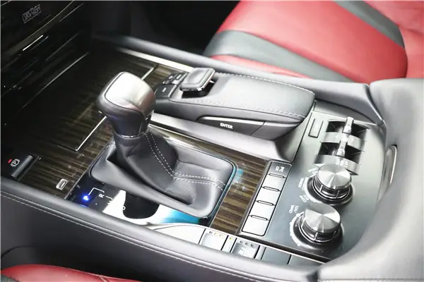 Lexus LX 570, 2020 11