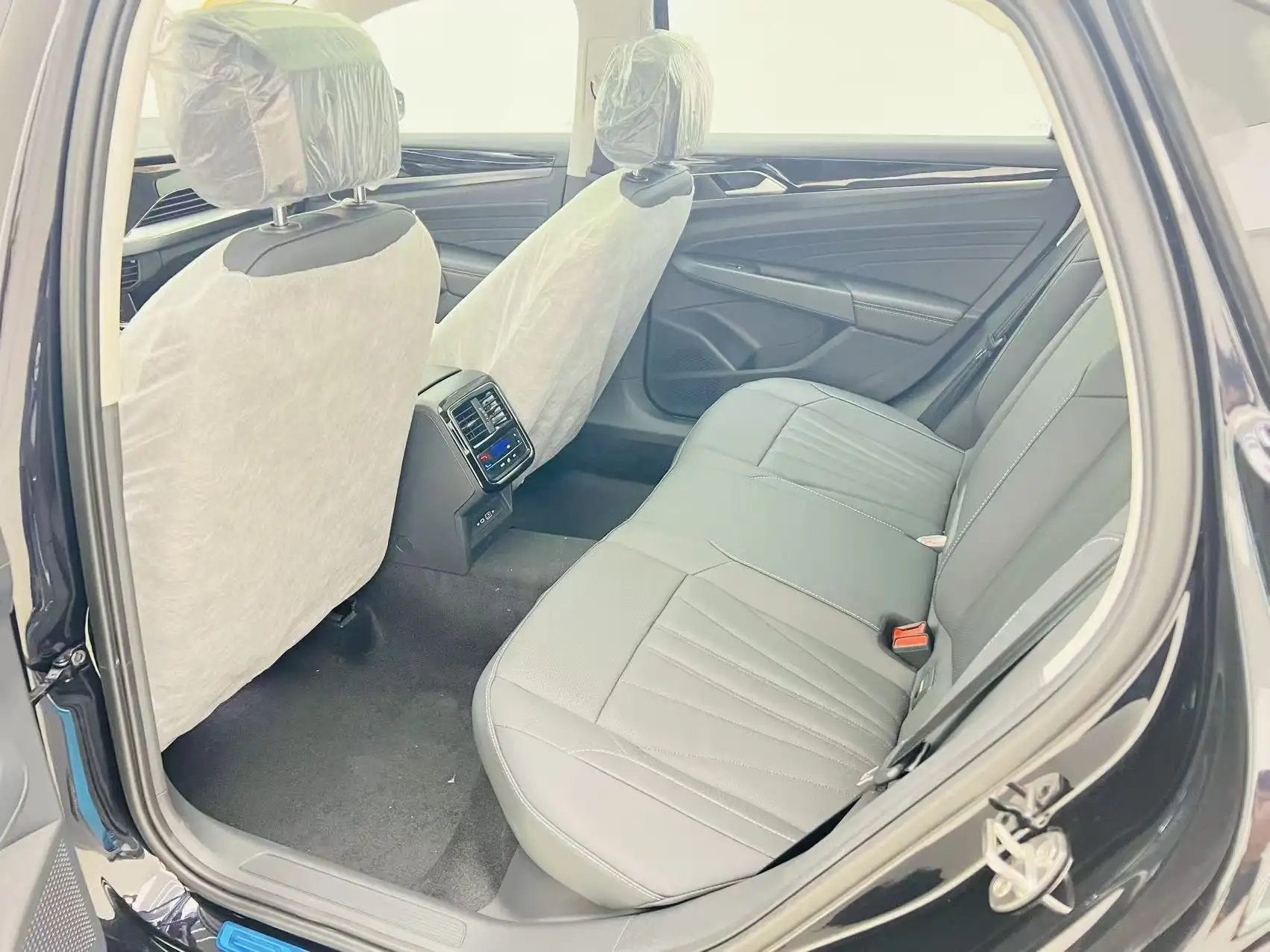 Volkswagen Passat, 2026 13