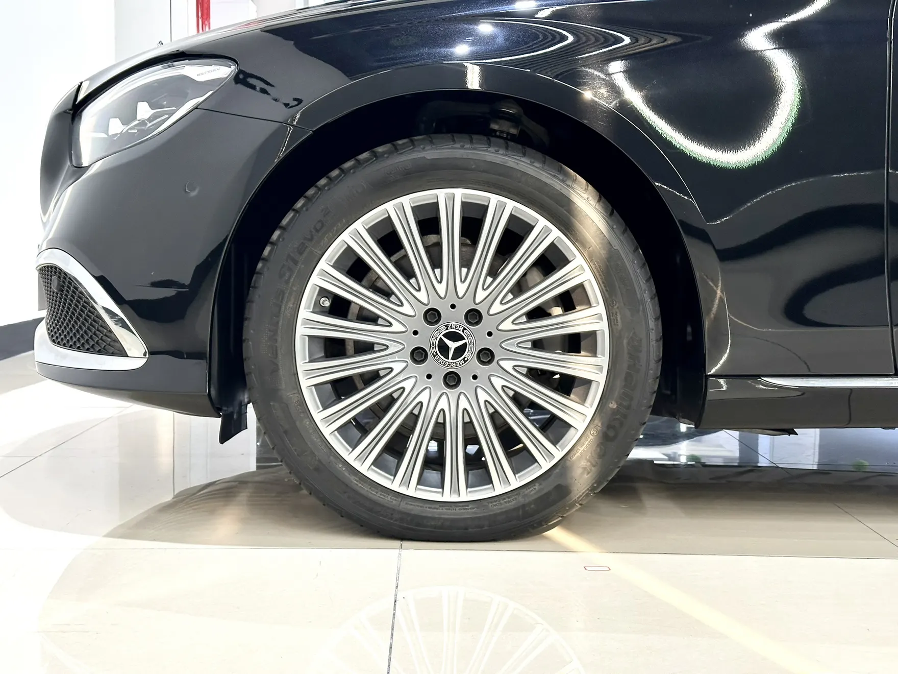 Mercedes-Benz E 300 L, 2023 6