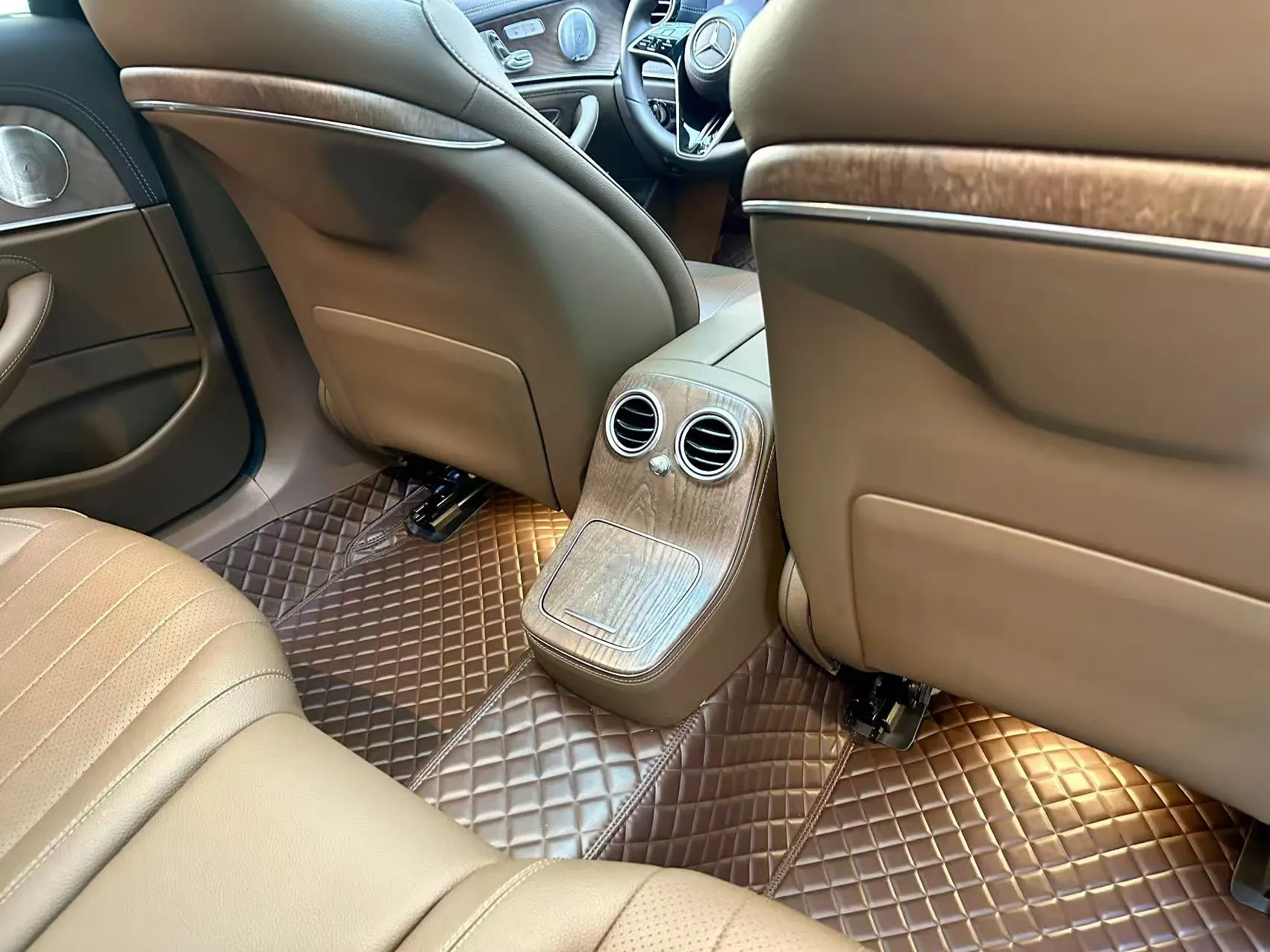 Mercedes-Benz E 300 L, 2023 16