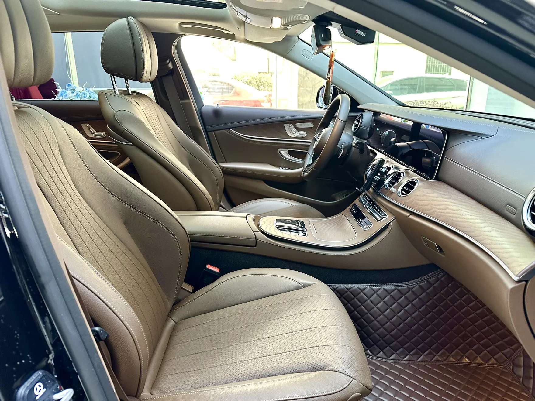 Mercedes-Benz E 300 L, 2023 13