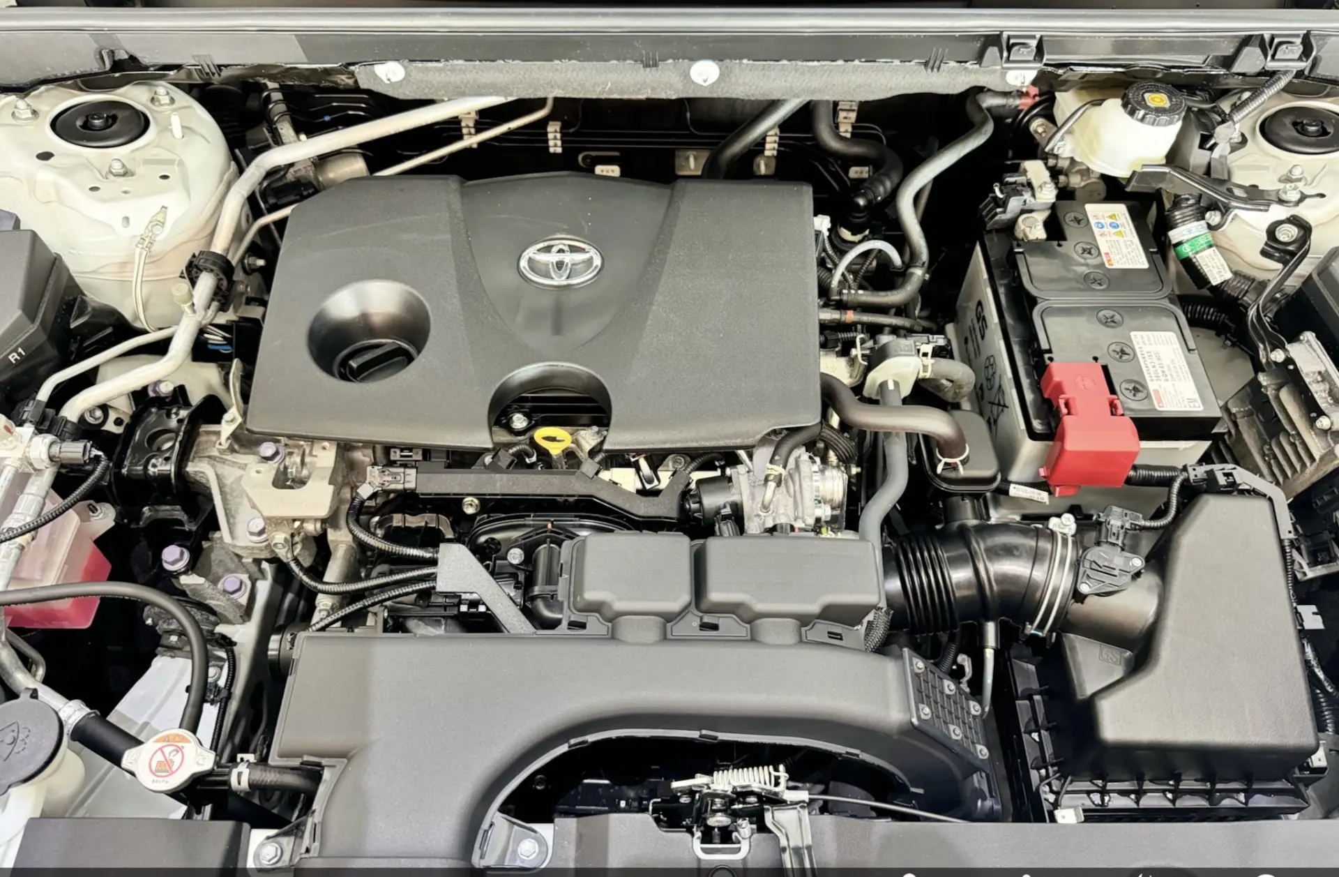 Toyota RAV4, 2023 12