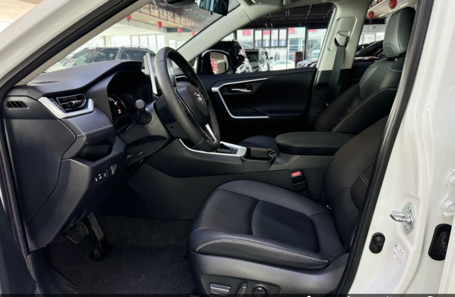 Toyota RAV4, 2023 17