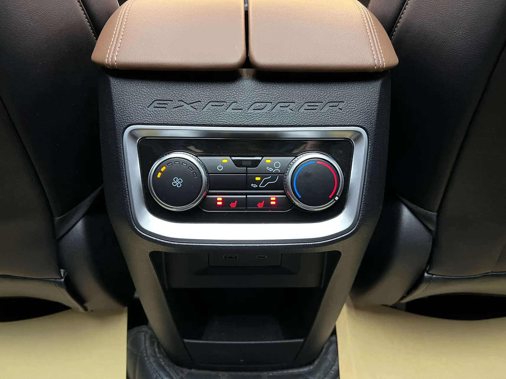 Ford Explorer, 2024 21