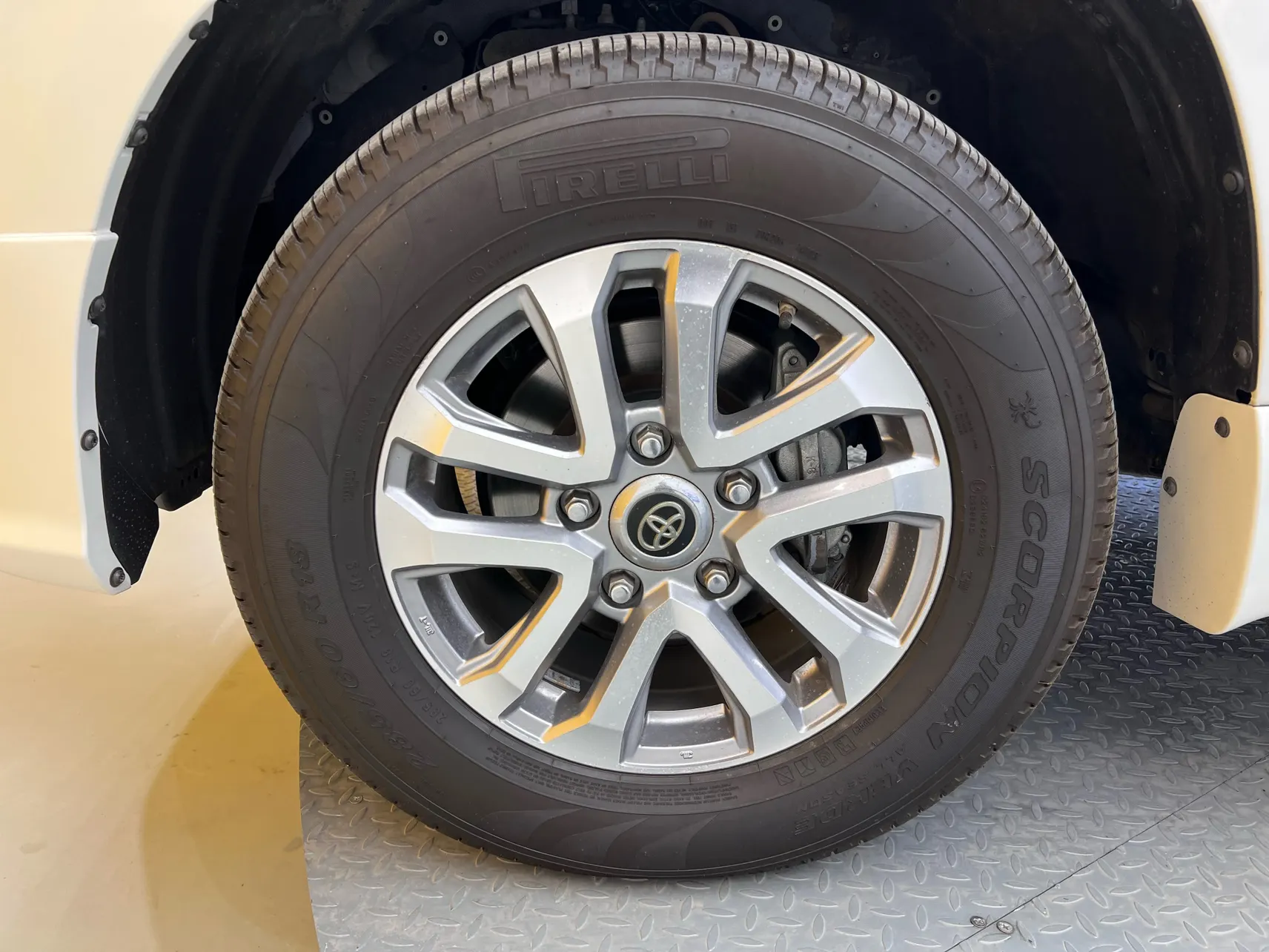 Toyota Land Cruiser, 2019 10
