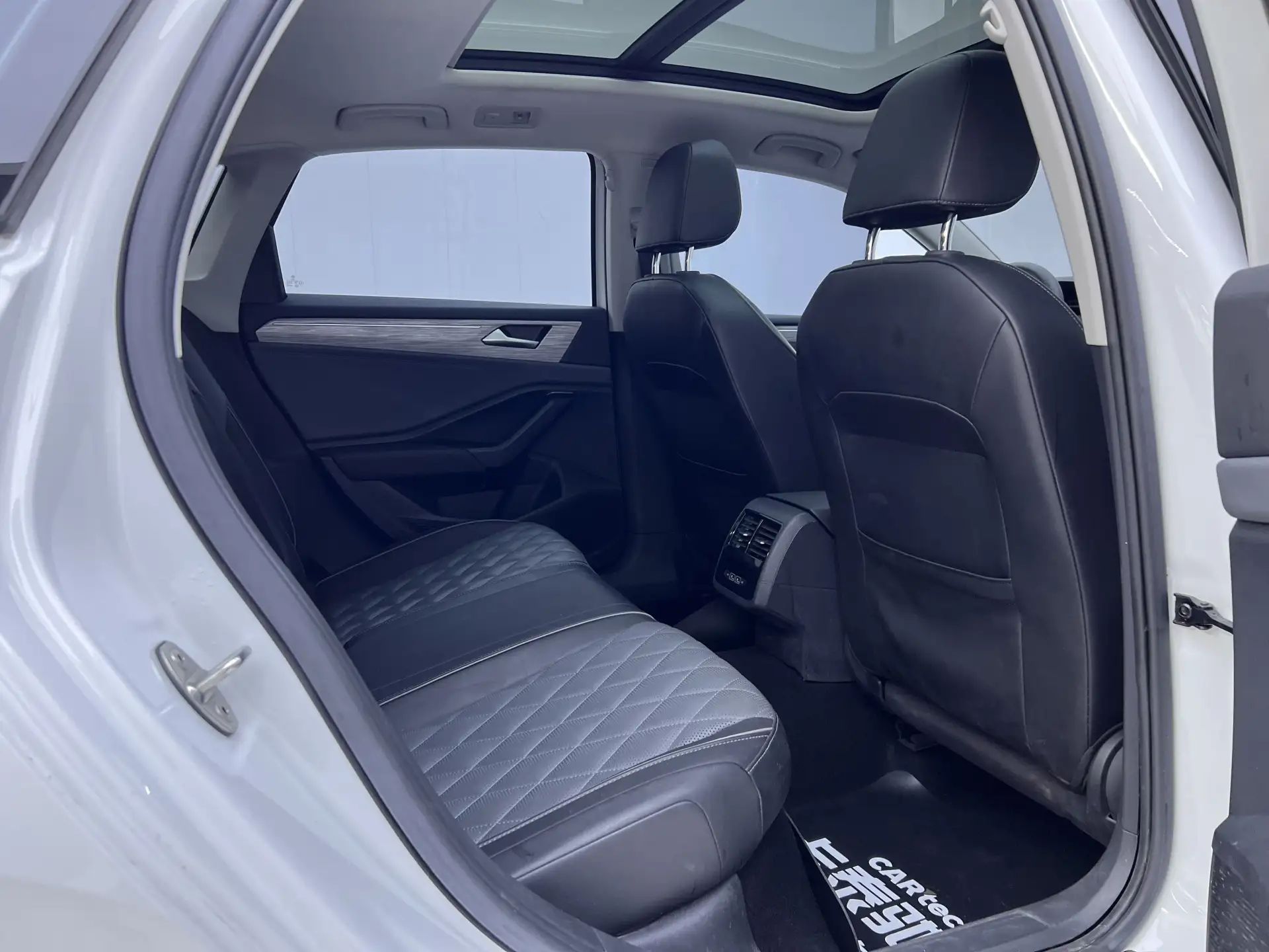 Volkswagen Sagitar, 2023 23