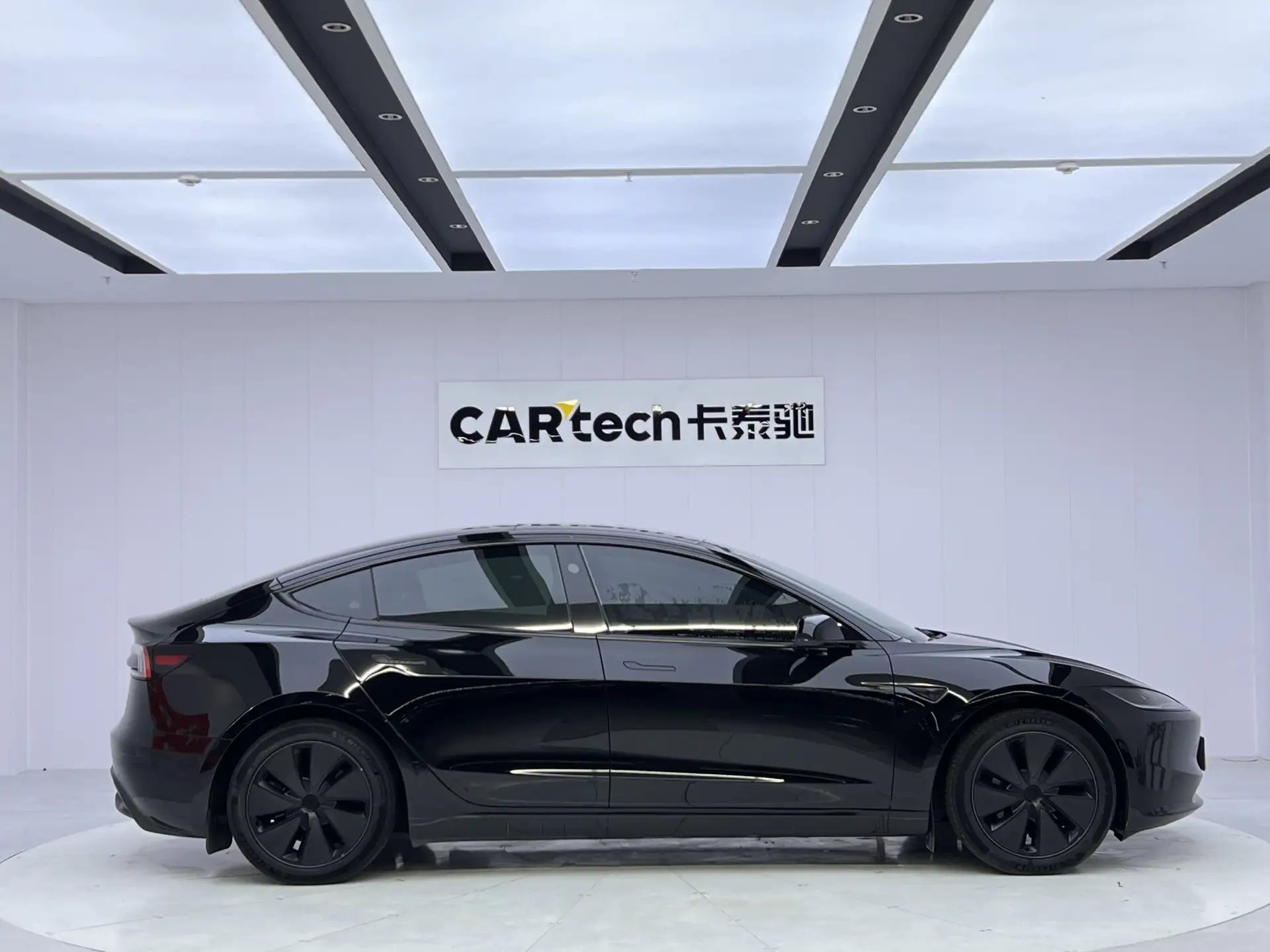 Tesla Model 3, 2024 4