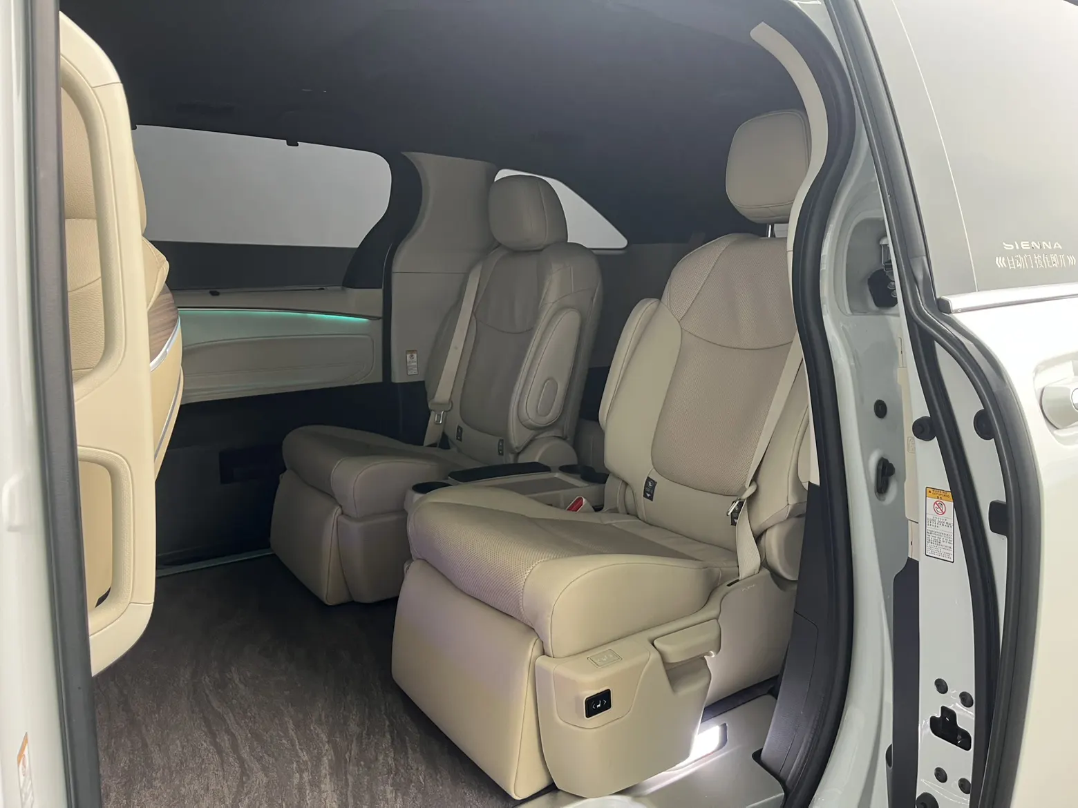Toyota Sienna, 2022 14