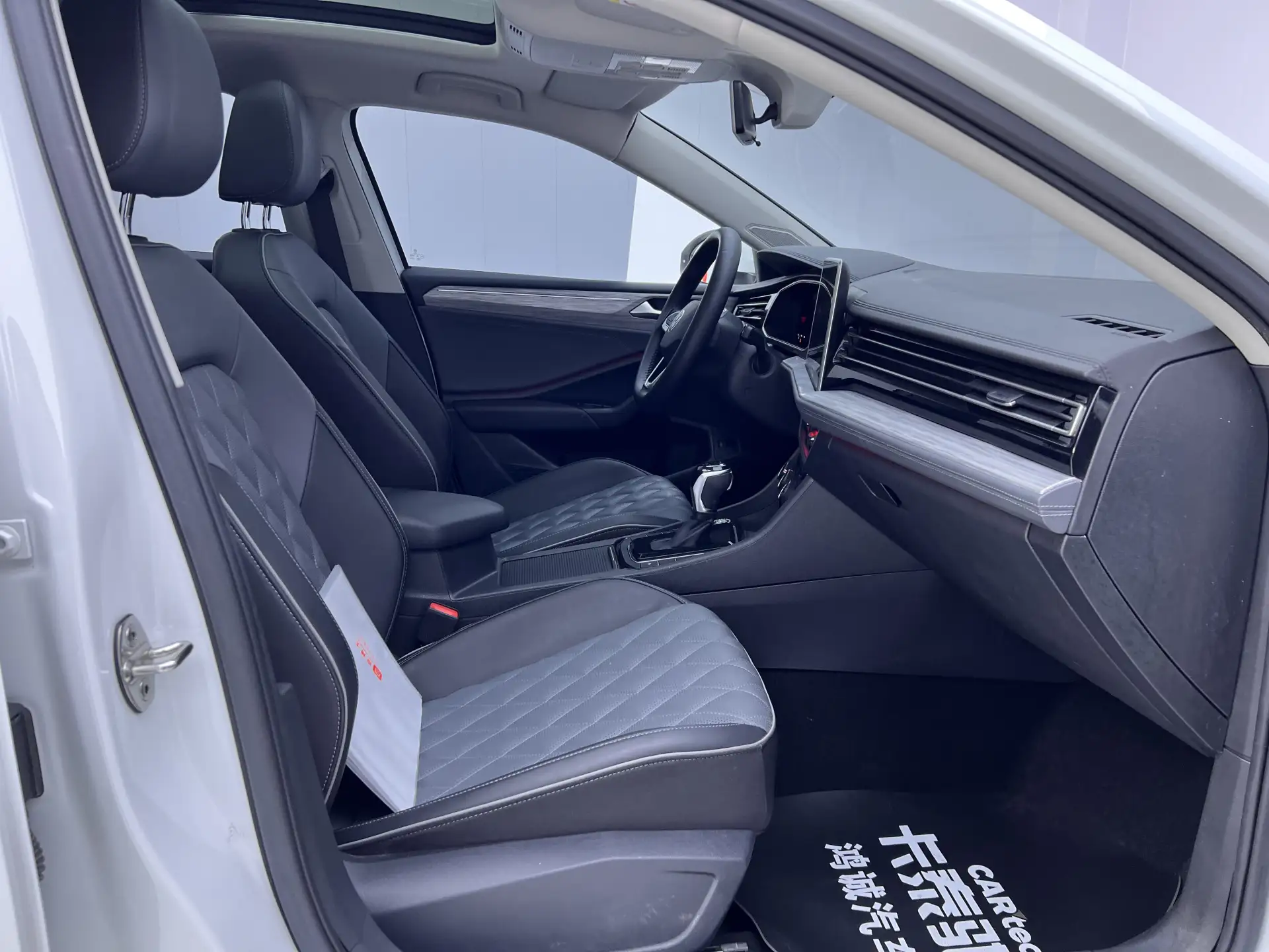 Volkswagen Sagitar, 2023 19