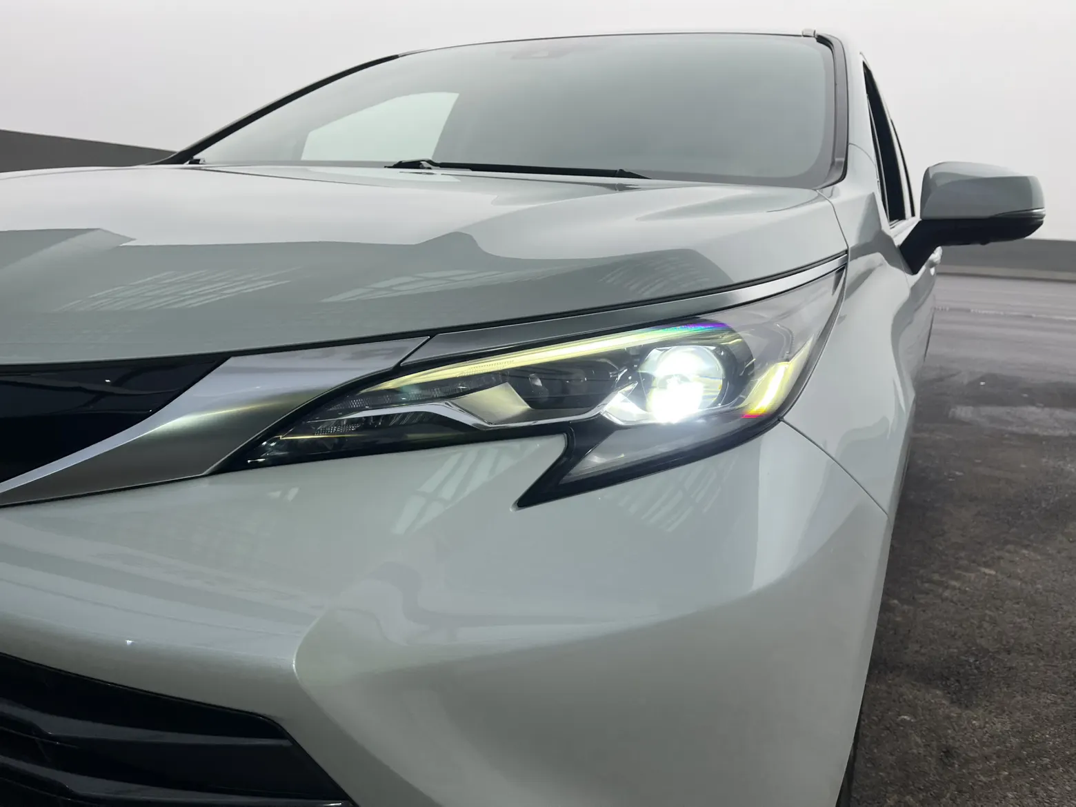 Toyota Sienna, 2022 все фото