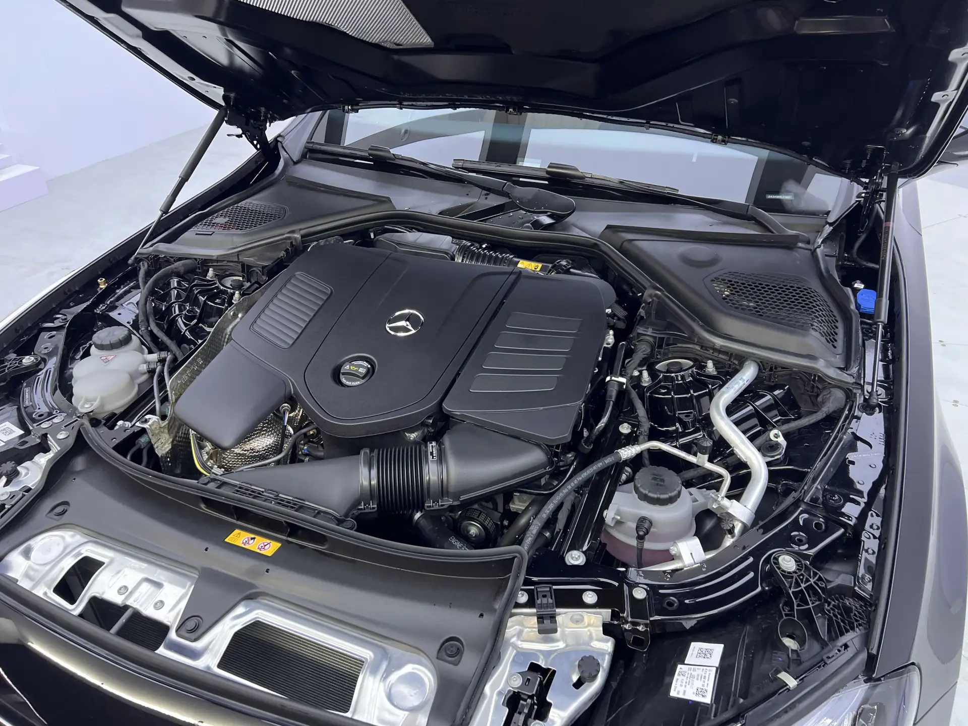 Mercedes-Benz E 300 L, 2025 12