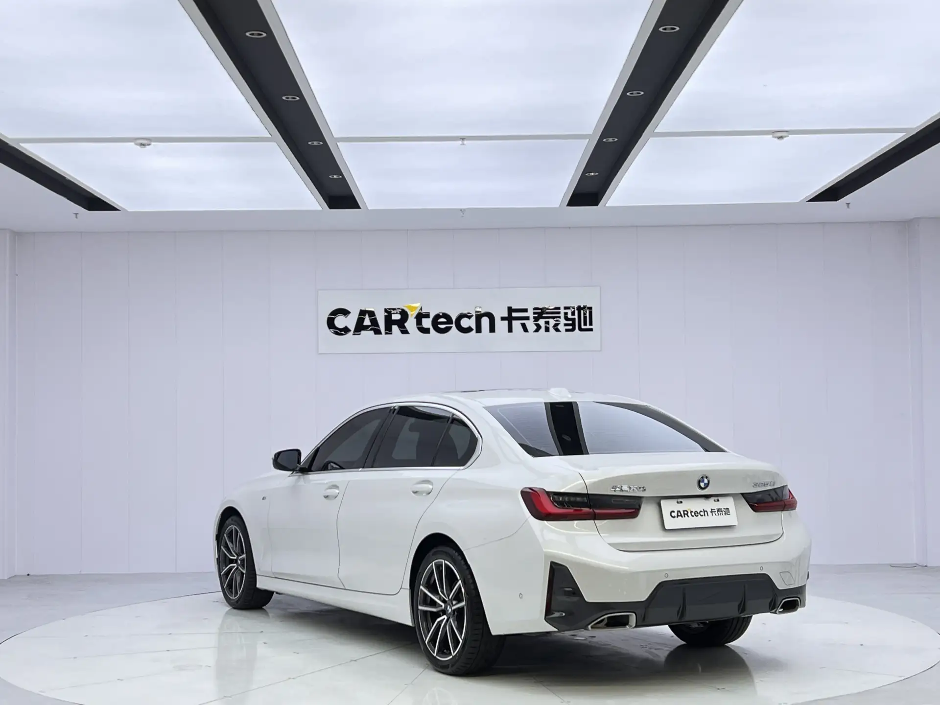BMW 325i, 2023 7