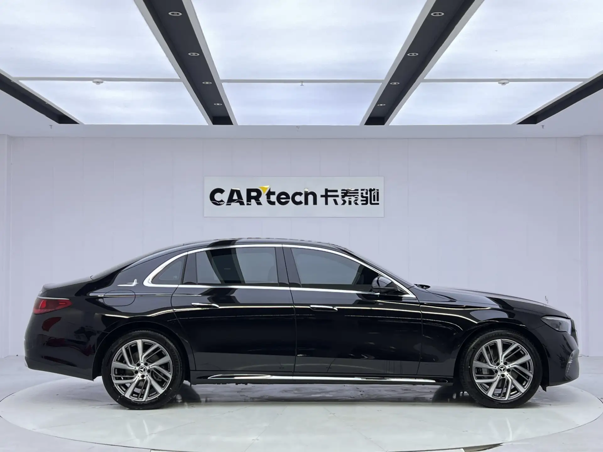 Mercedes-Benz E 300 L, 2025 4