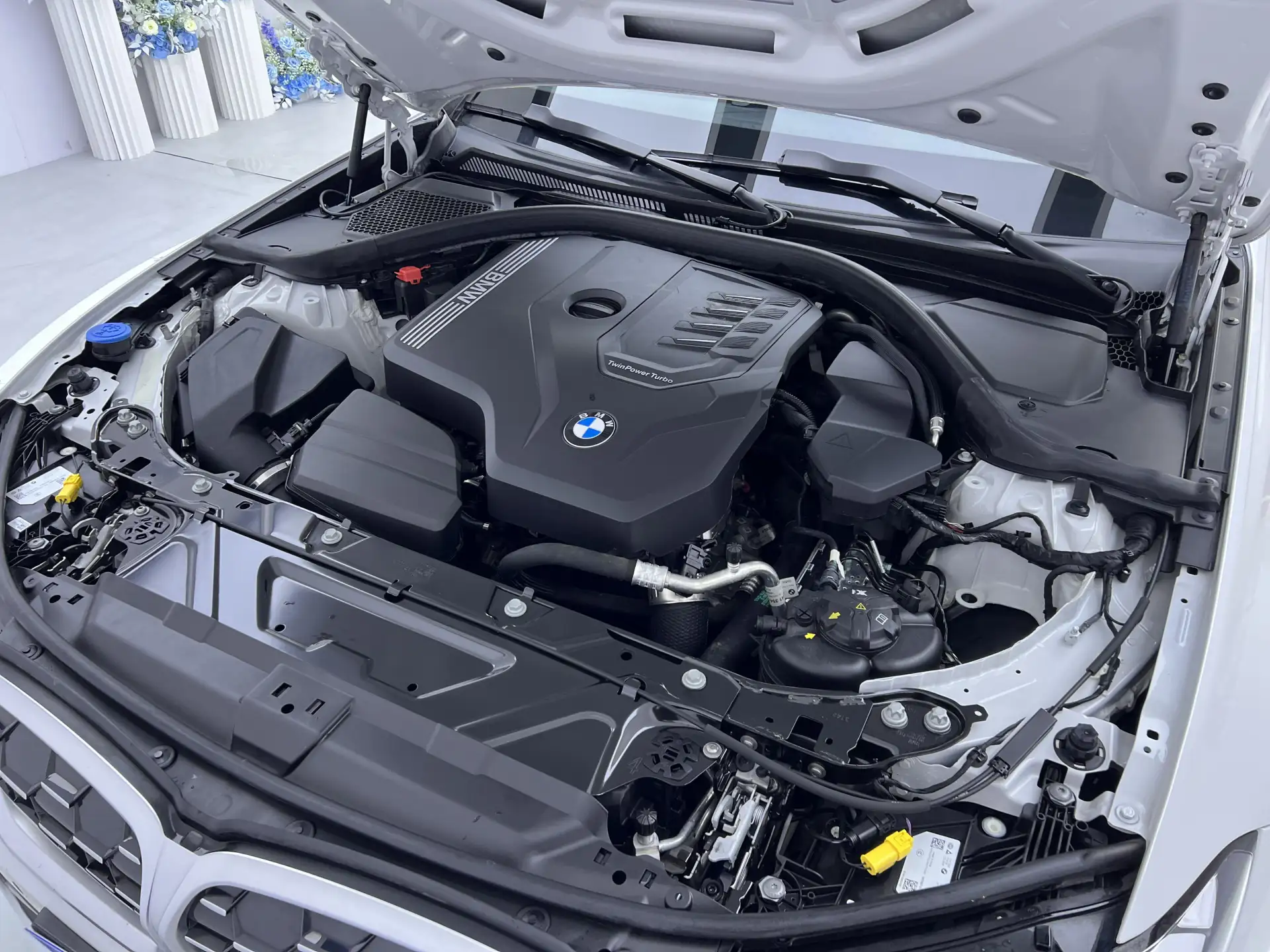 BMW 325i, 2023 12