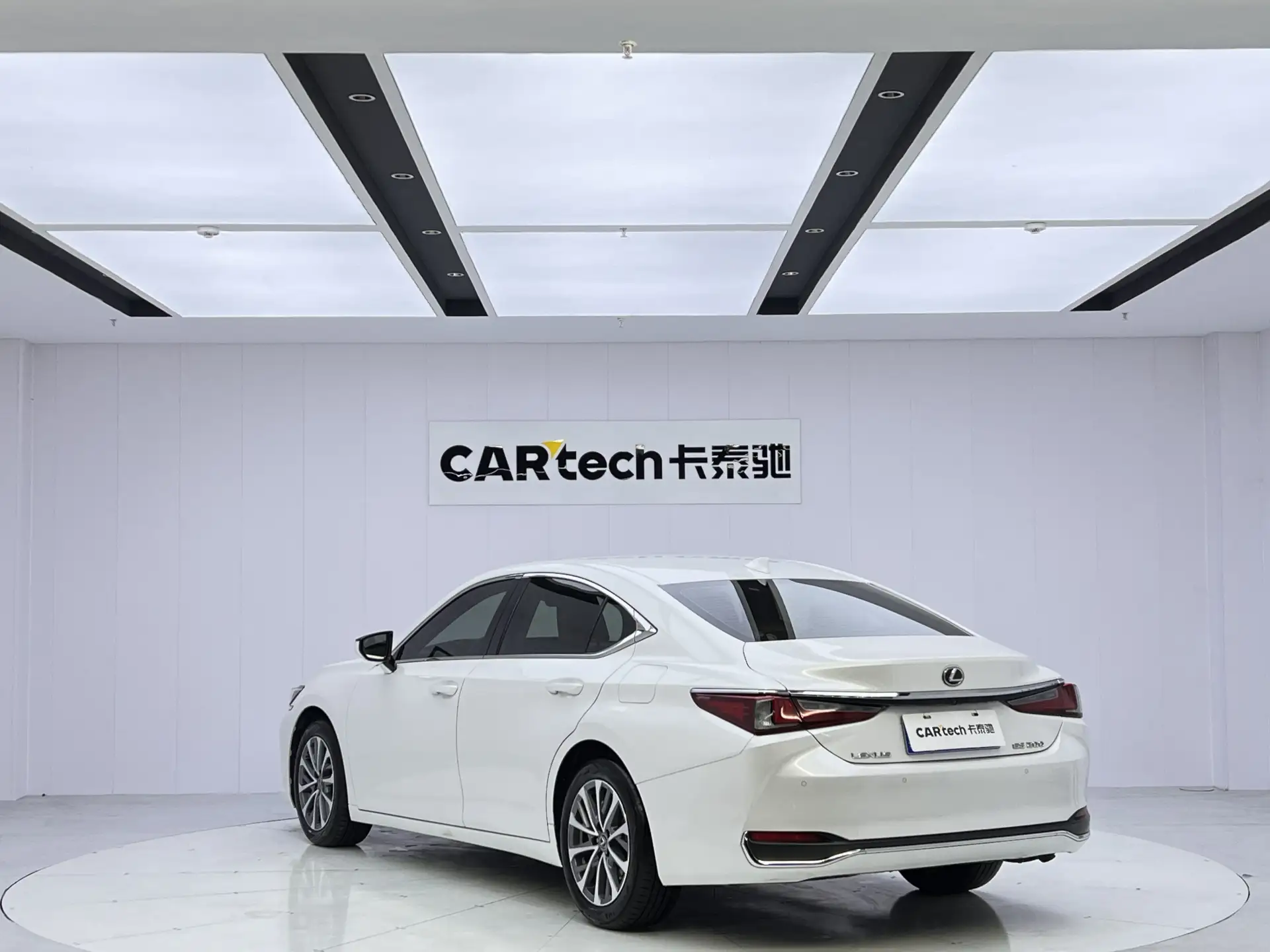 Lexus ES 200, 2024 7