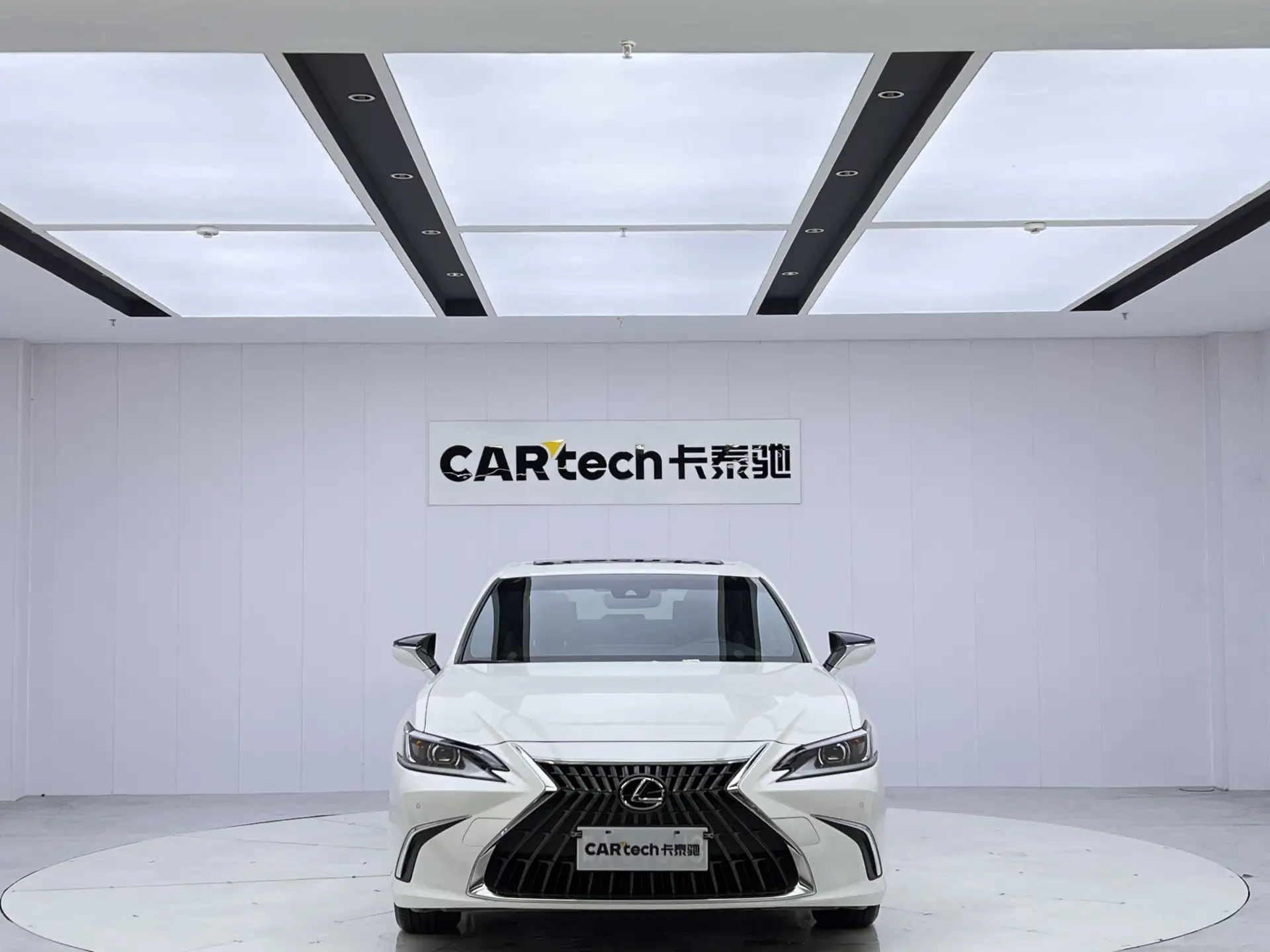 Lexus ES 200, 2024 3