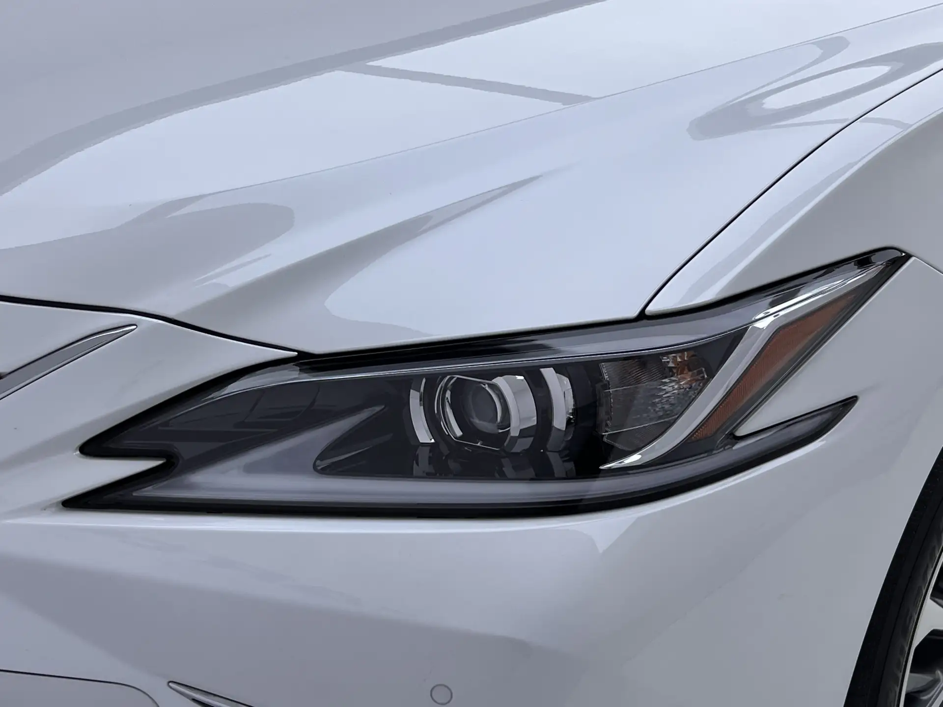 Lexus ES 200, 2024 9