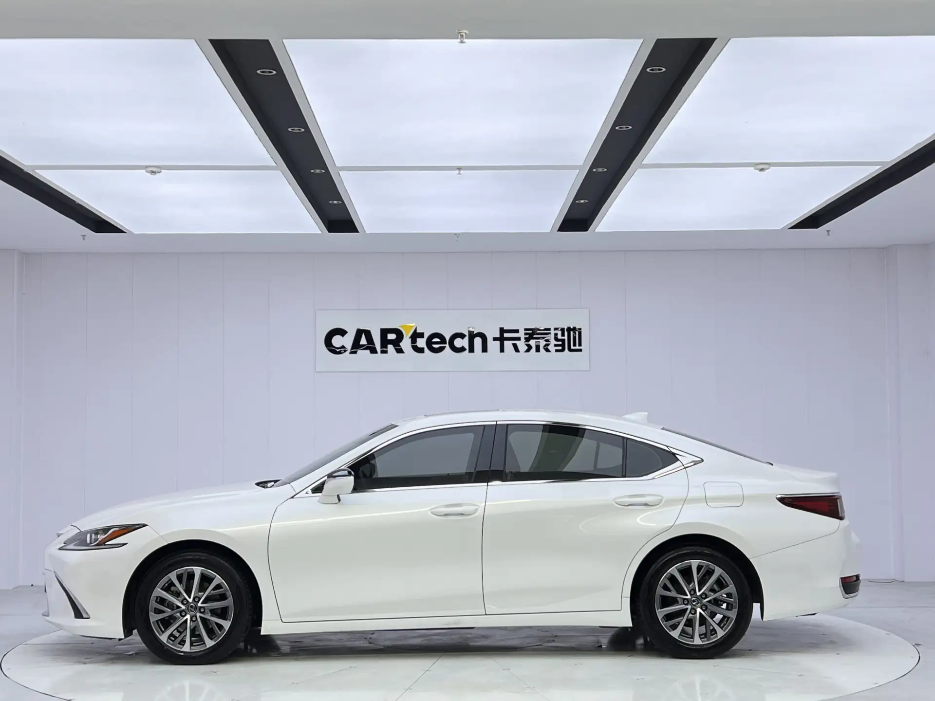 Lexus ES 200, 2024 8