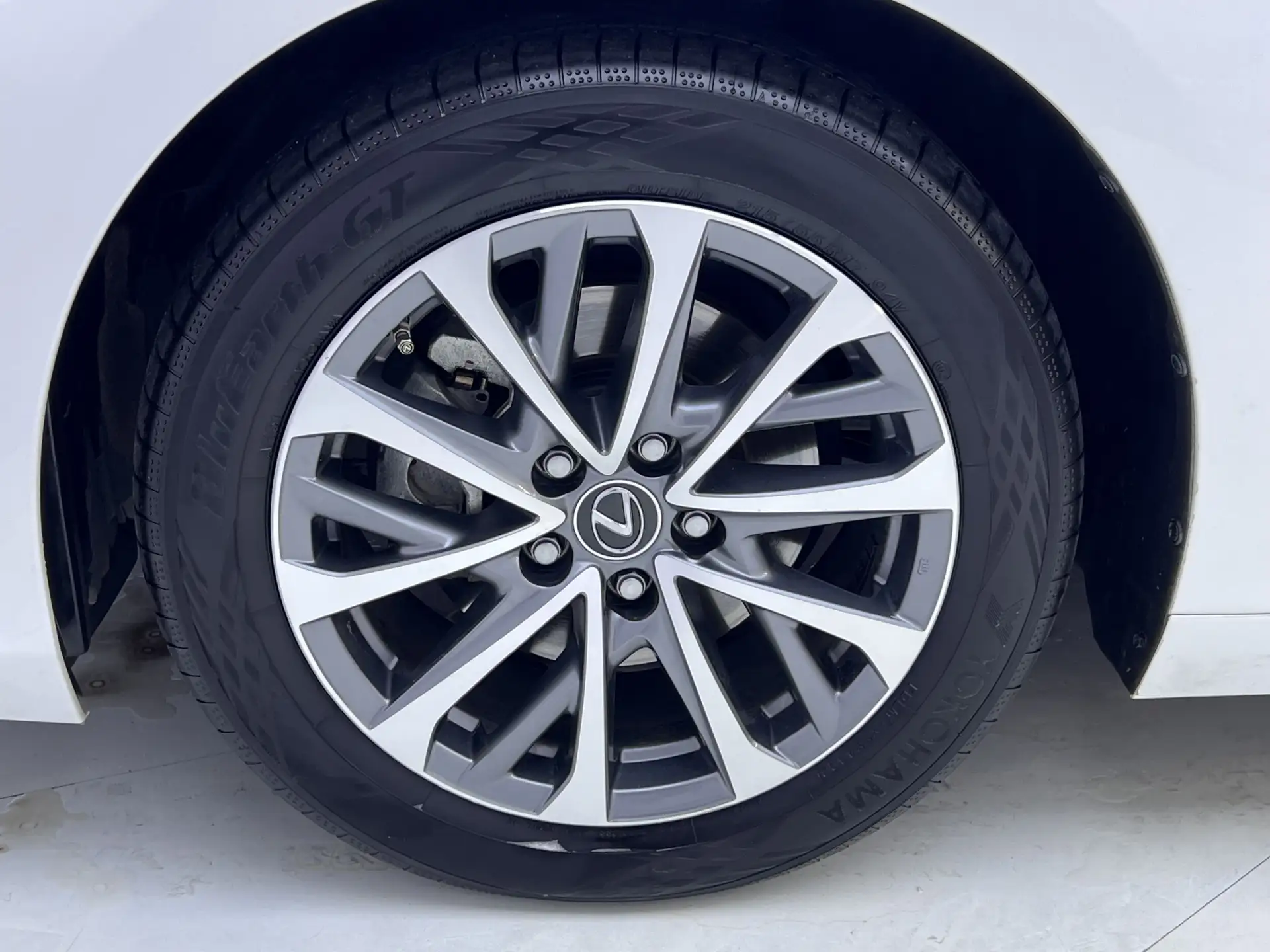 Lexus ES 200, 2024 11
