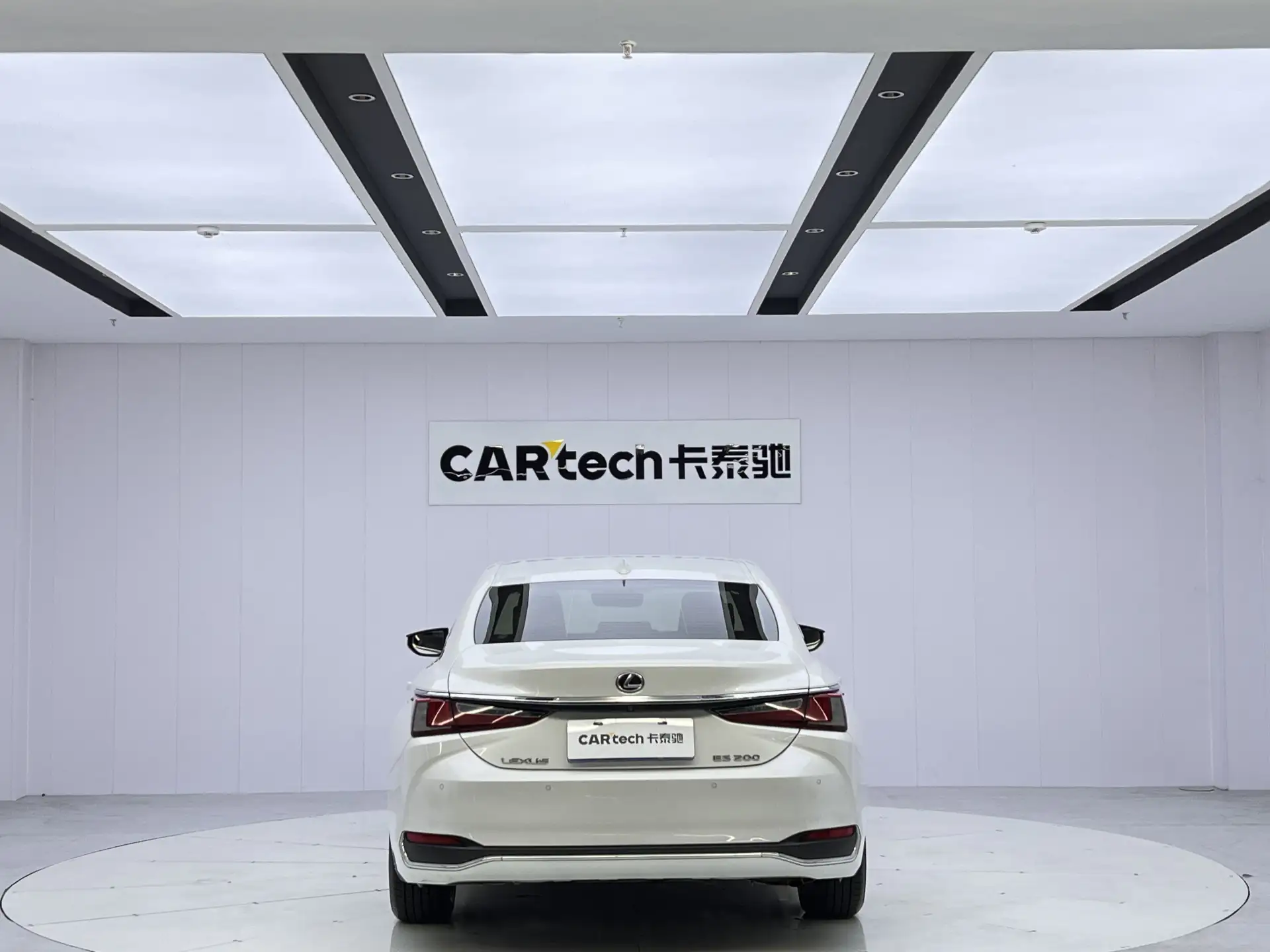 Lexus ES 200, 2024 13