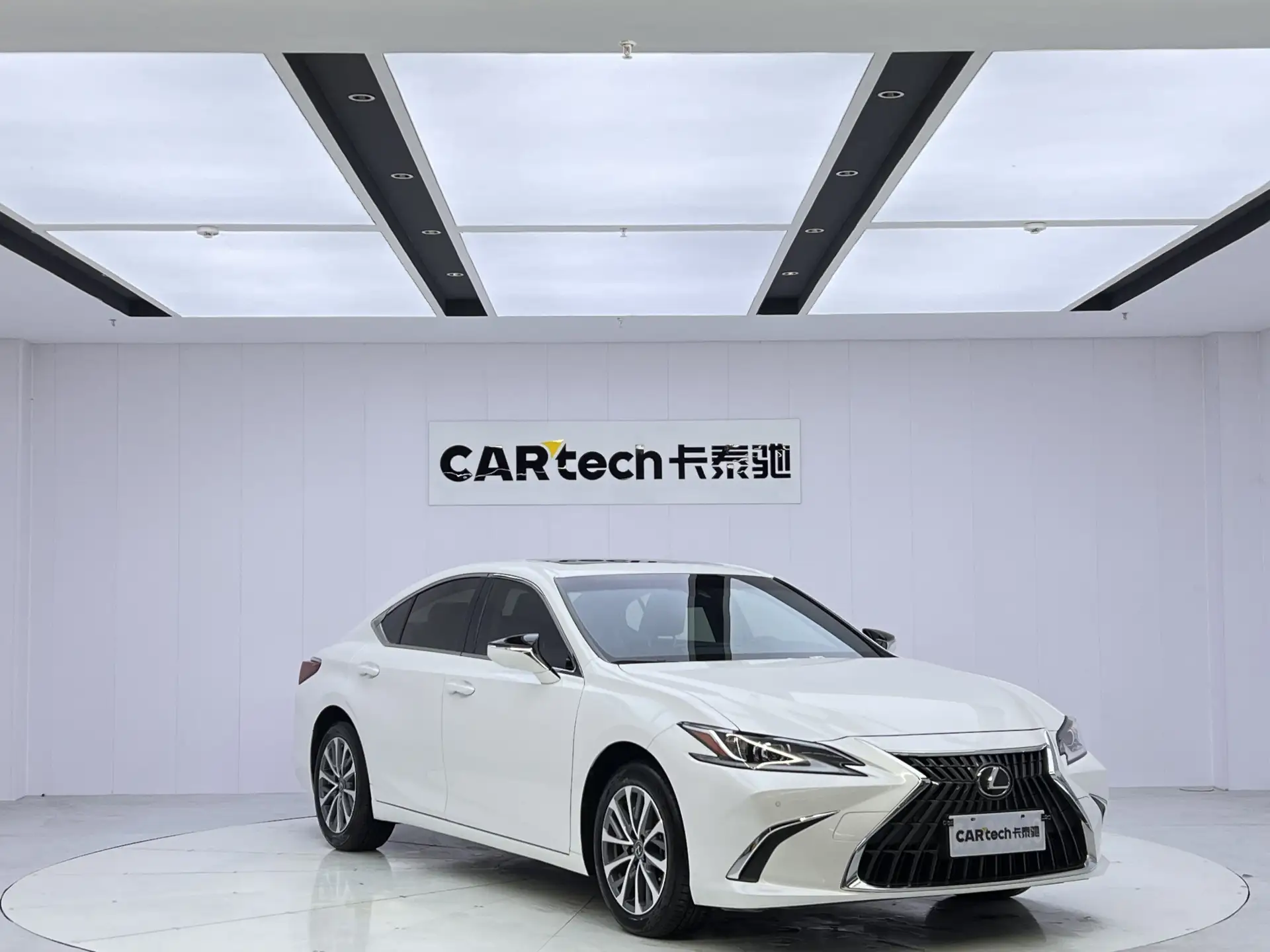 Lexus ES 200, 2024 2