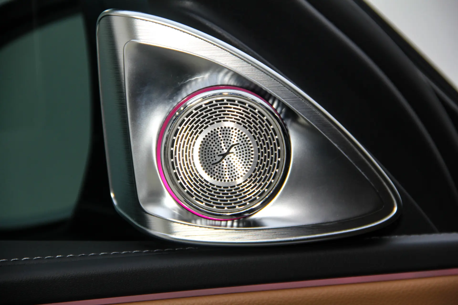 Mercedes-Benz E 300 L, 2025 23