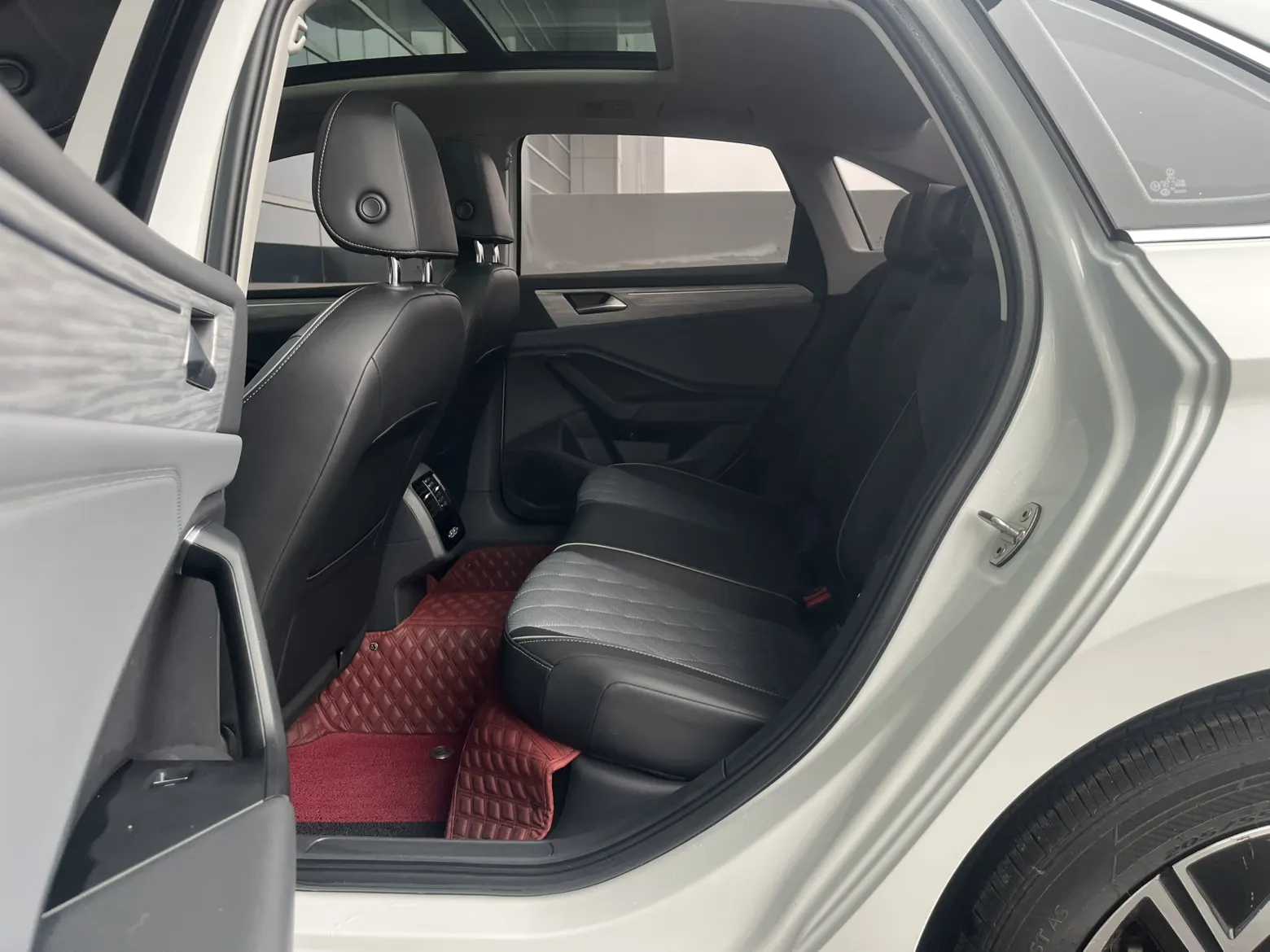 Volkswagen Sagitar, 2024 15