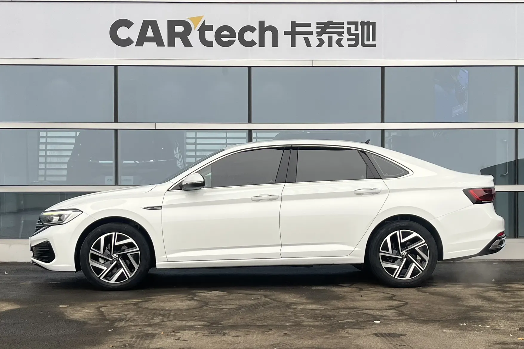 Volkswagen Sagitar, 2024 4