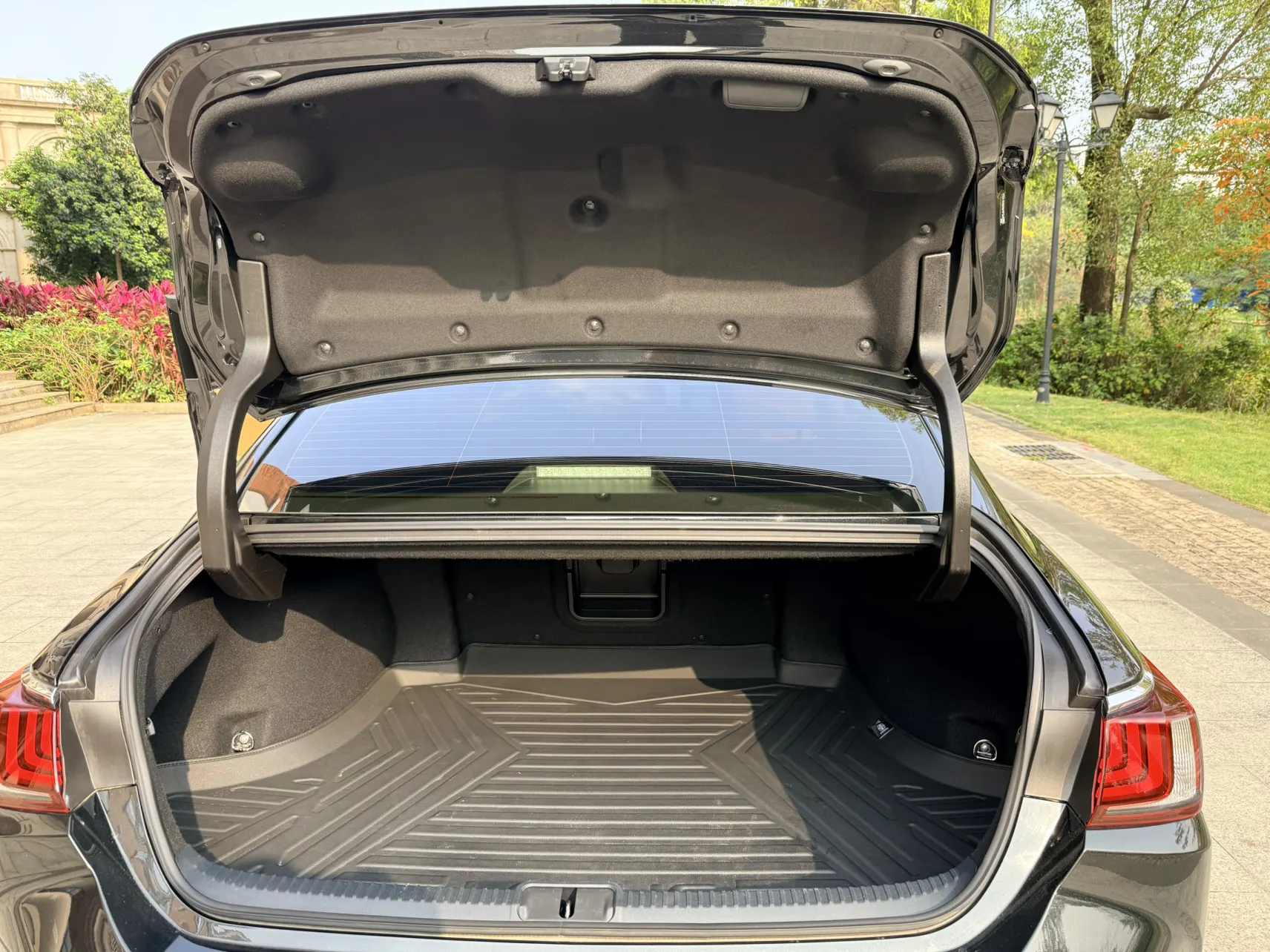 Lexus ES 200, 2024 11