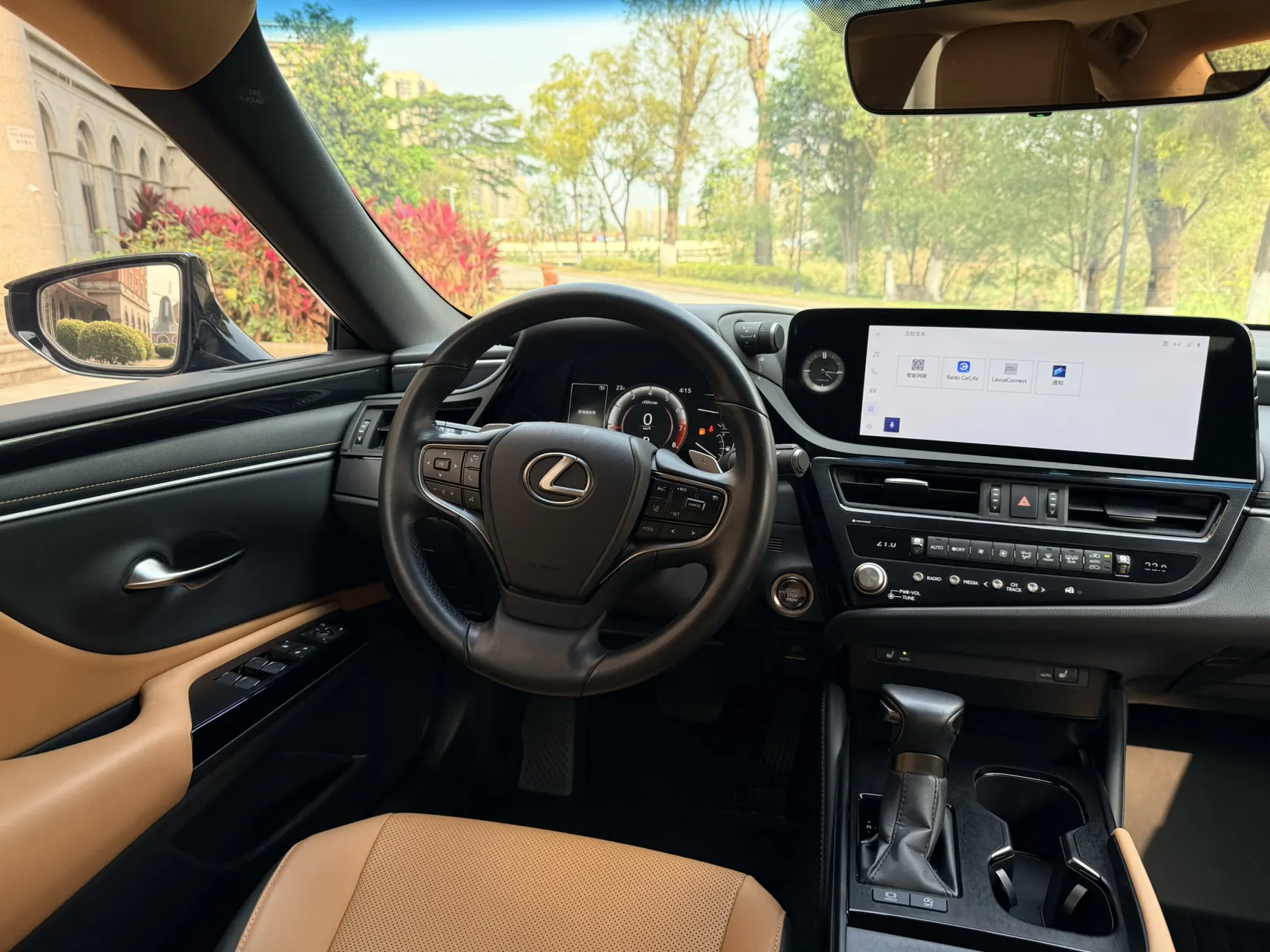 Lexus ES 200, 2024 21