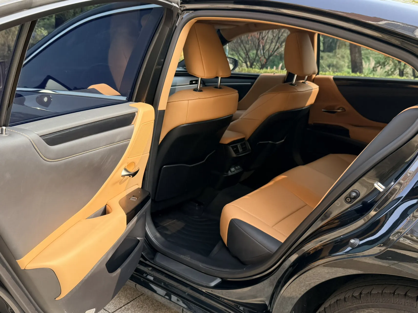 Lexus ES 200, 2024 31